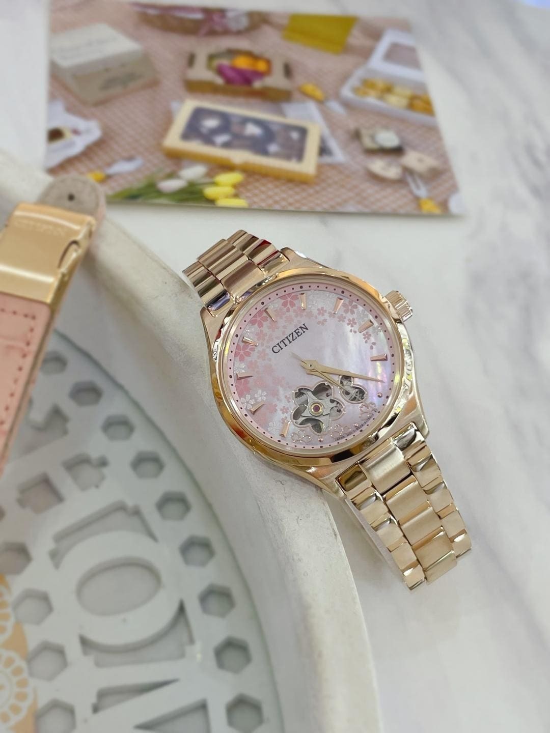 【CITIZEN 星辰】LADY'S系列 櫻雨紛飛機械套組 PC1019-66Y 34mm 現代鐘錶