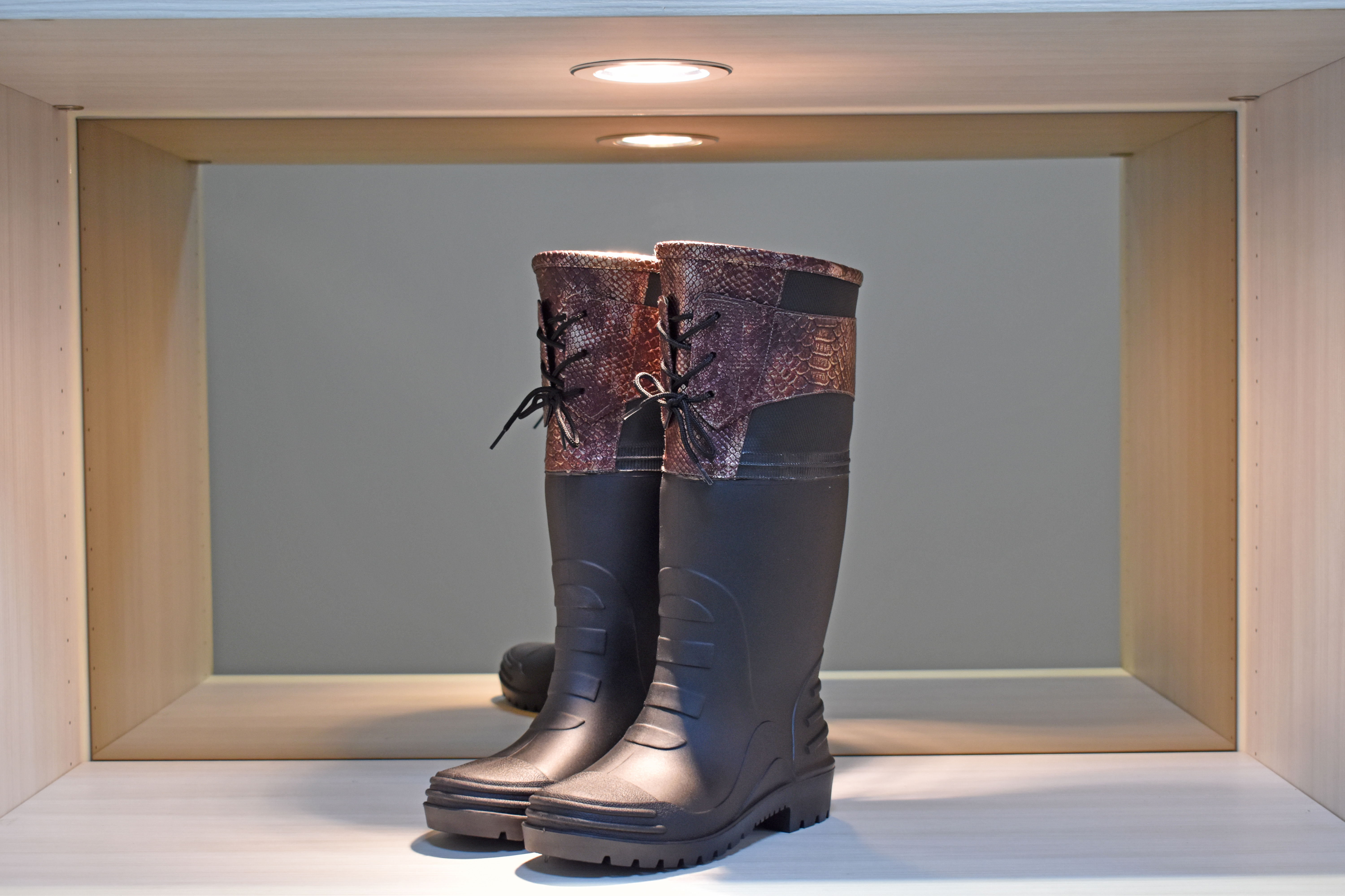 女神瓦吉特- 雨靴