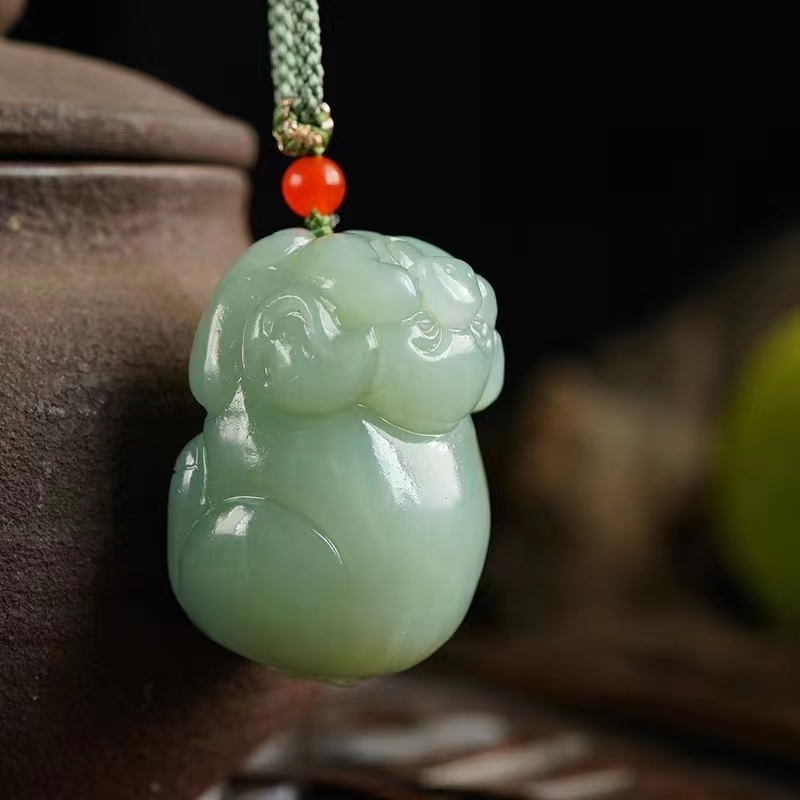 1134625 和田玉且末立體豬吊墜