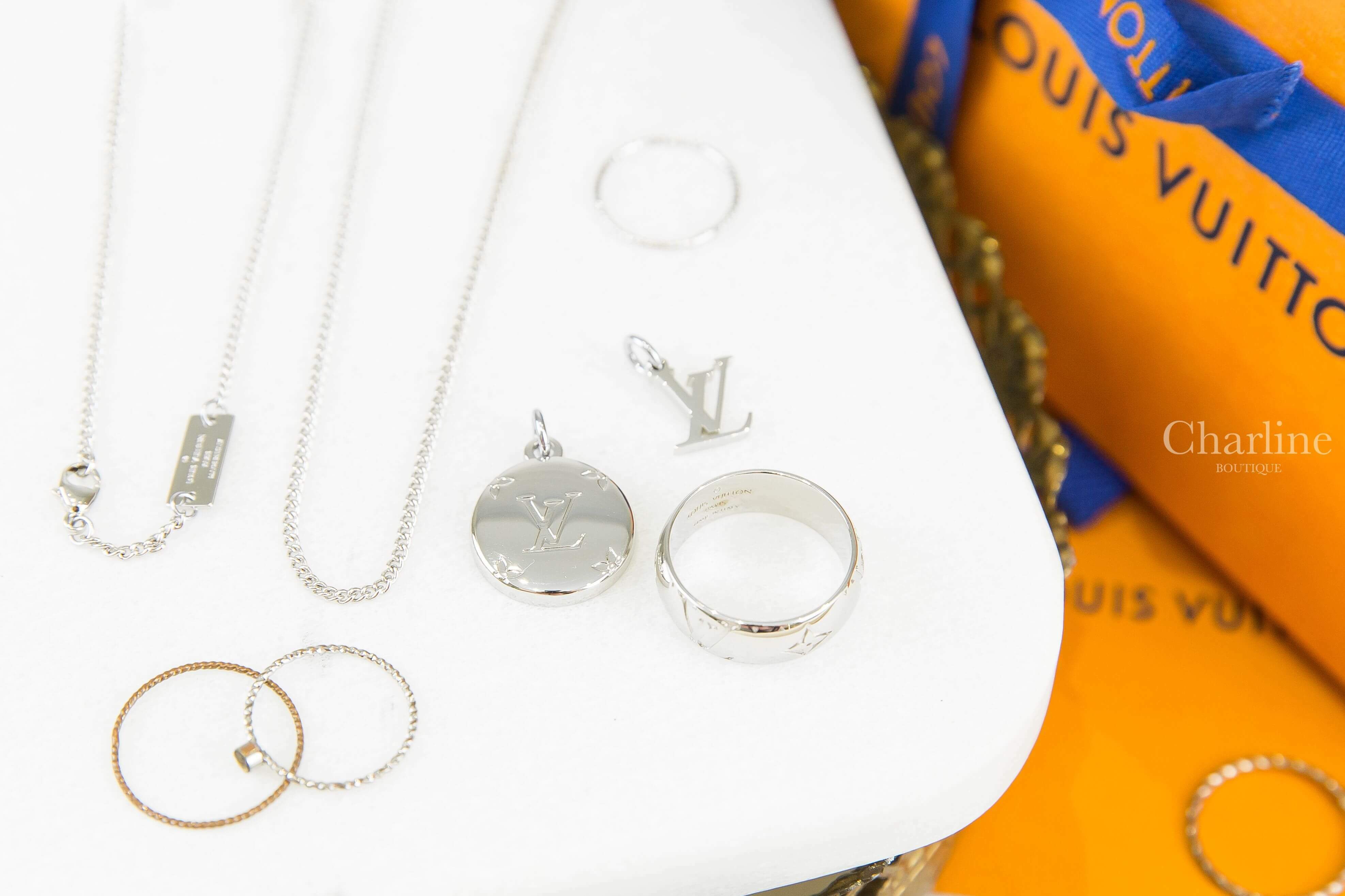 Louis Vuitton Monogram Charms Necklace 銀色老花LV圓環吊飾三合一垂墜項鍊-Charline Boutique 精品代購
