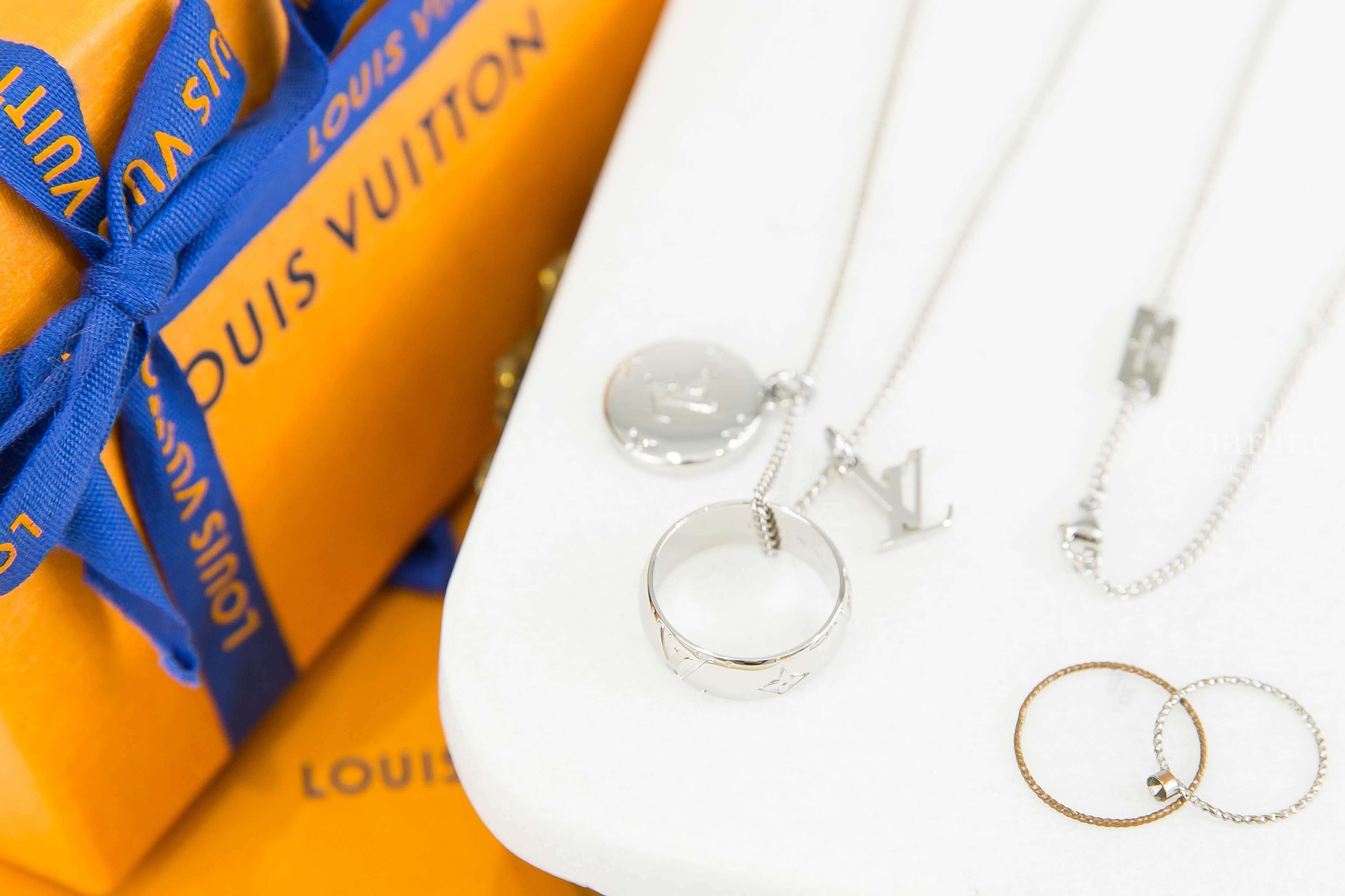 Louis Vuitton Monogram Charms Necklace 銀色老花LV圓環吊飾三合一垂墜項鍊-Charline Boutique 精品代購