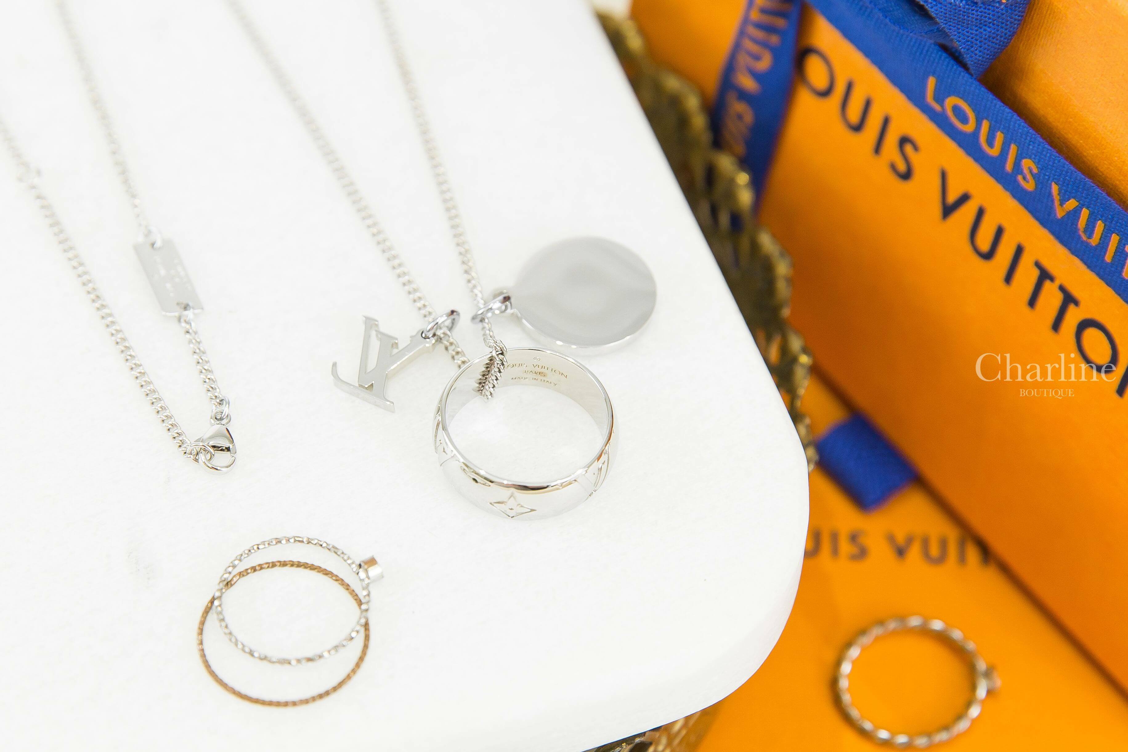 Louis Vuitton Monogram Charms Necklace 銀色老花LV圓環吊飾三合一垂墜項鍊-Charline Boutique 精品代購