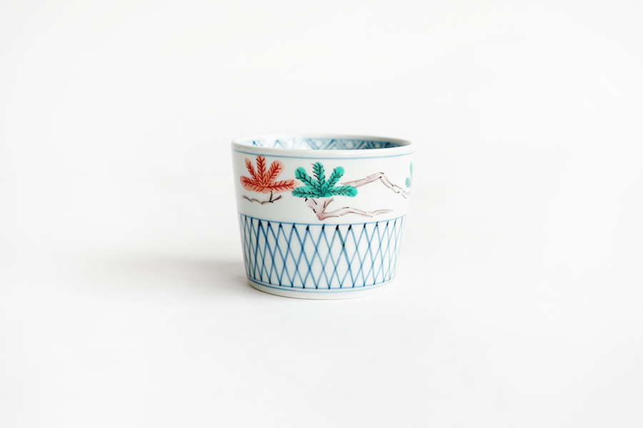 文三窯(三宅製陶所)-染錦 松 蕎麥豬口(大）