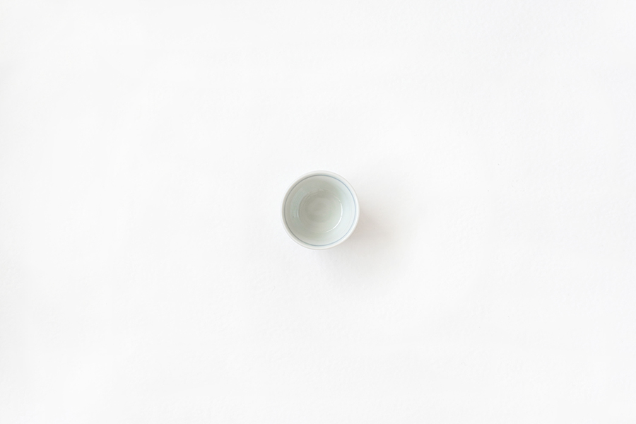 文三窯(三宅製陶所)-渕黄色唐草蕎麥豬口(小)