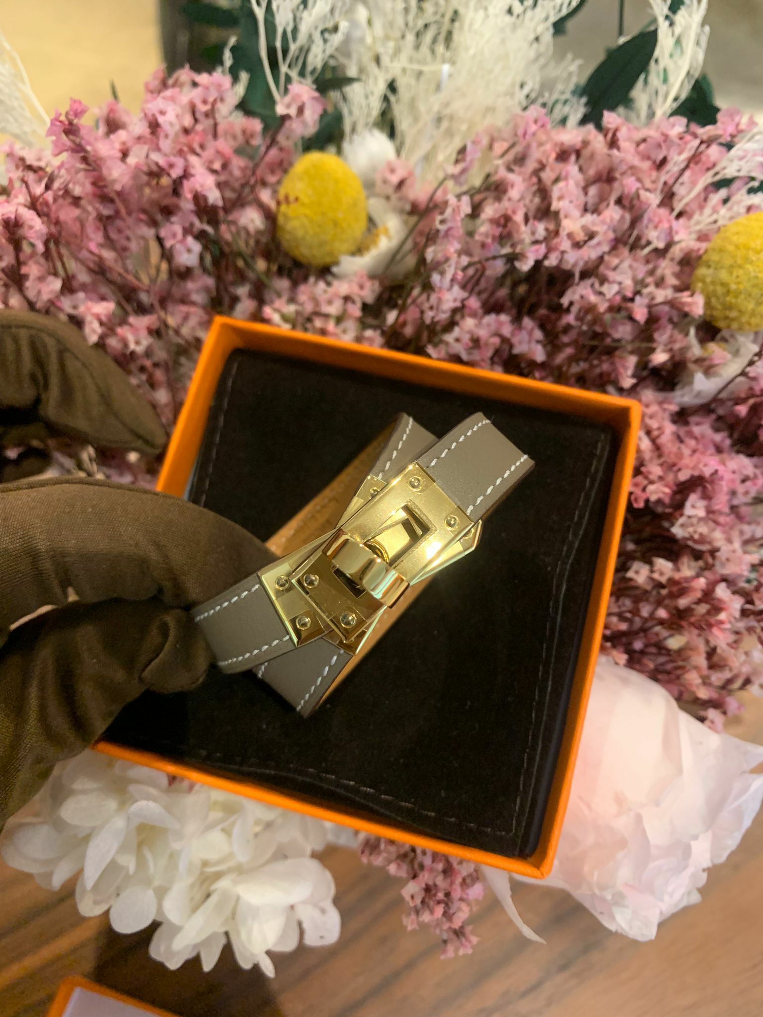 Kelly double tour T2 18 etoupe with gold swift