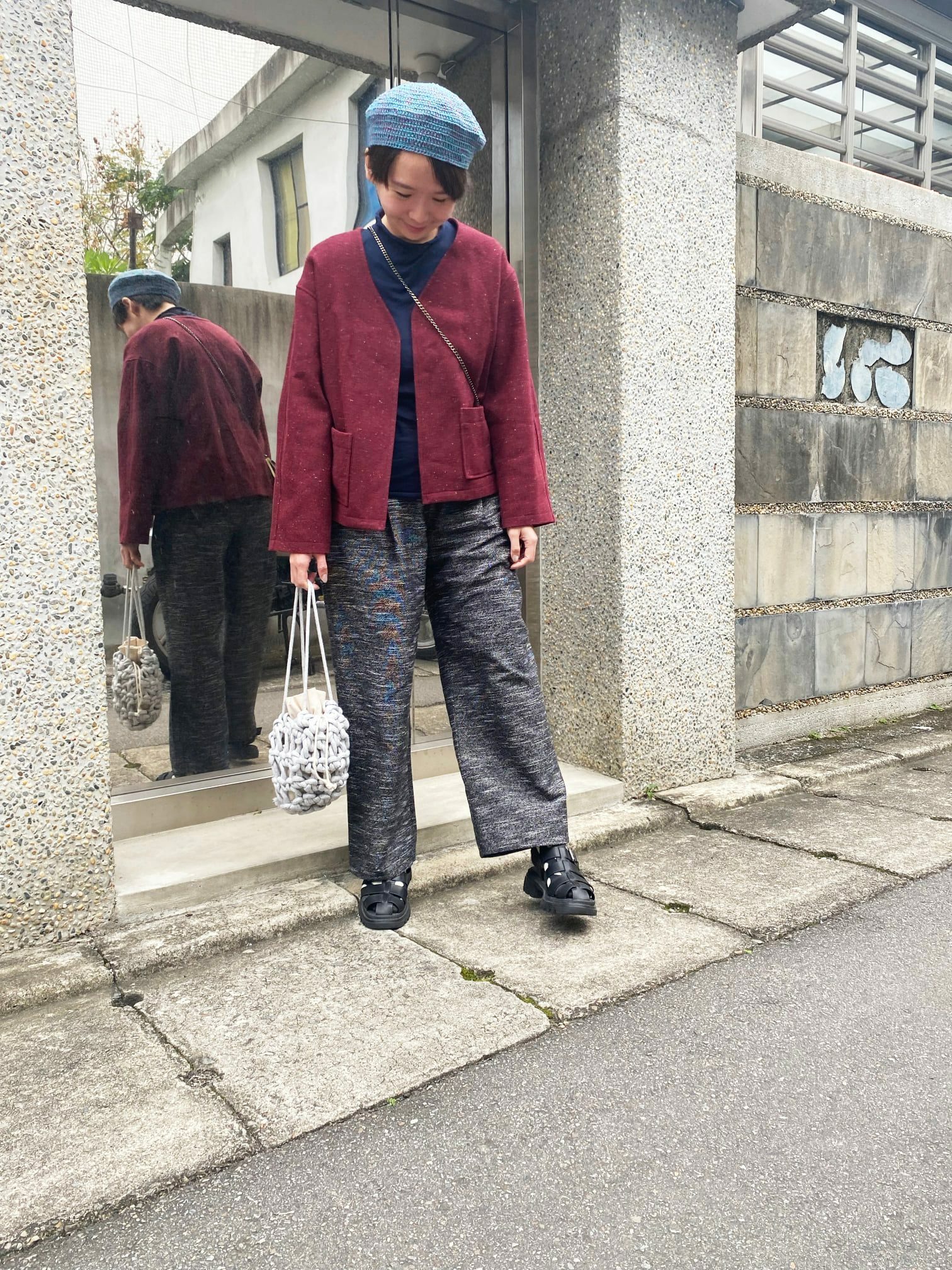 古德女子的無釦設計外套-紅