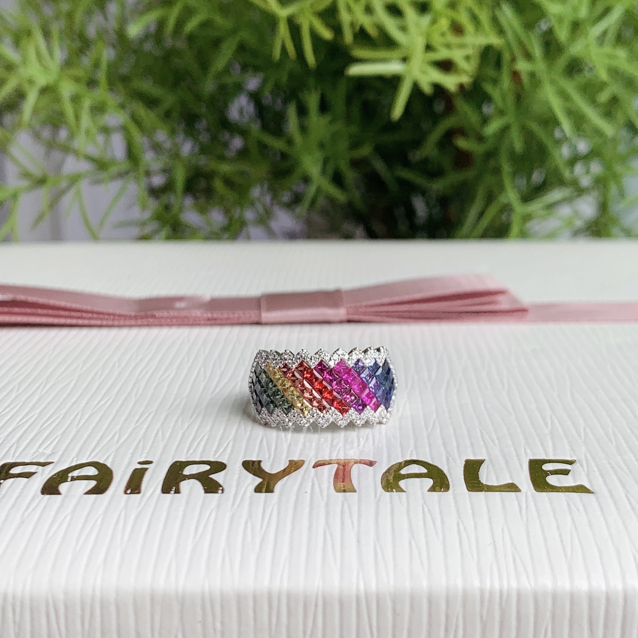 18K金彩虹藍寶石鑽石戒指-公主方無縫鑲嵌