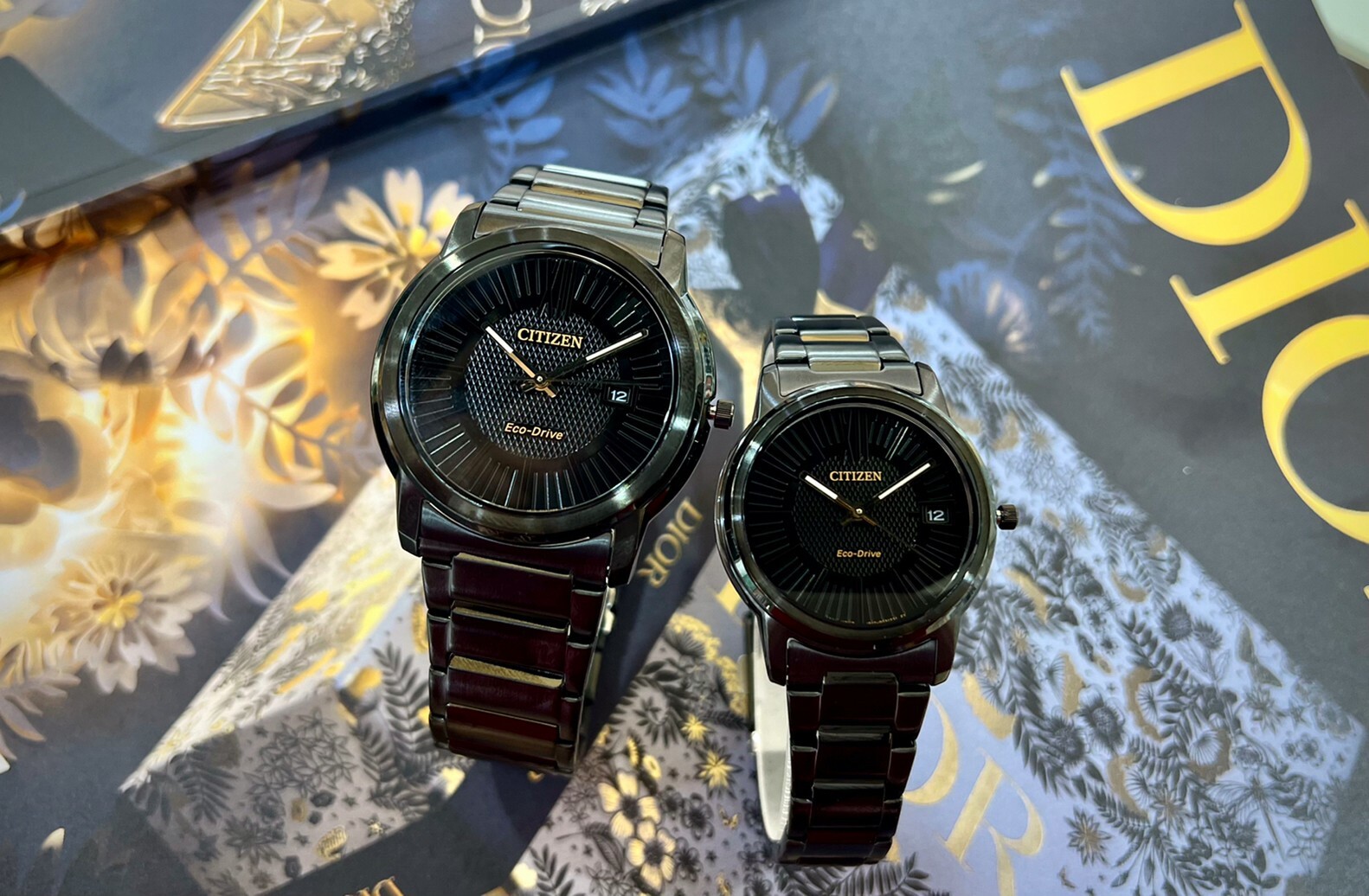 【CITIZEN 星辰】PAIR系列光動能簡約時尚對錶 AW1217-83E (42mm) / FE6017-85E (33.3mm)  現代鐘錶