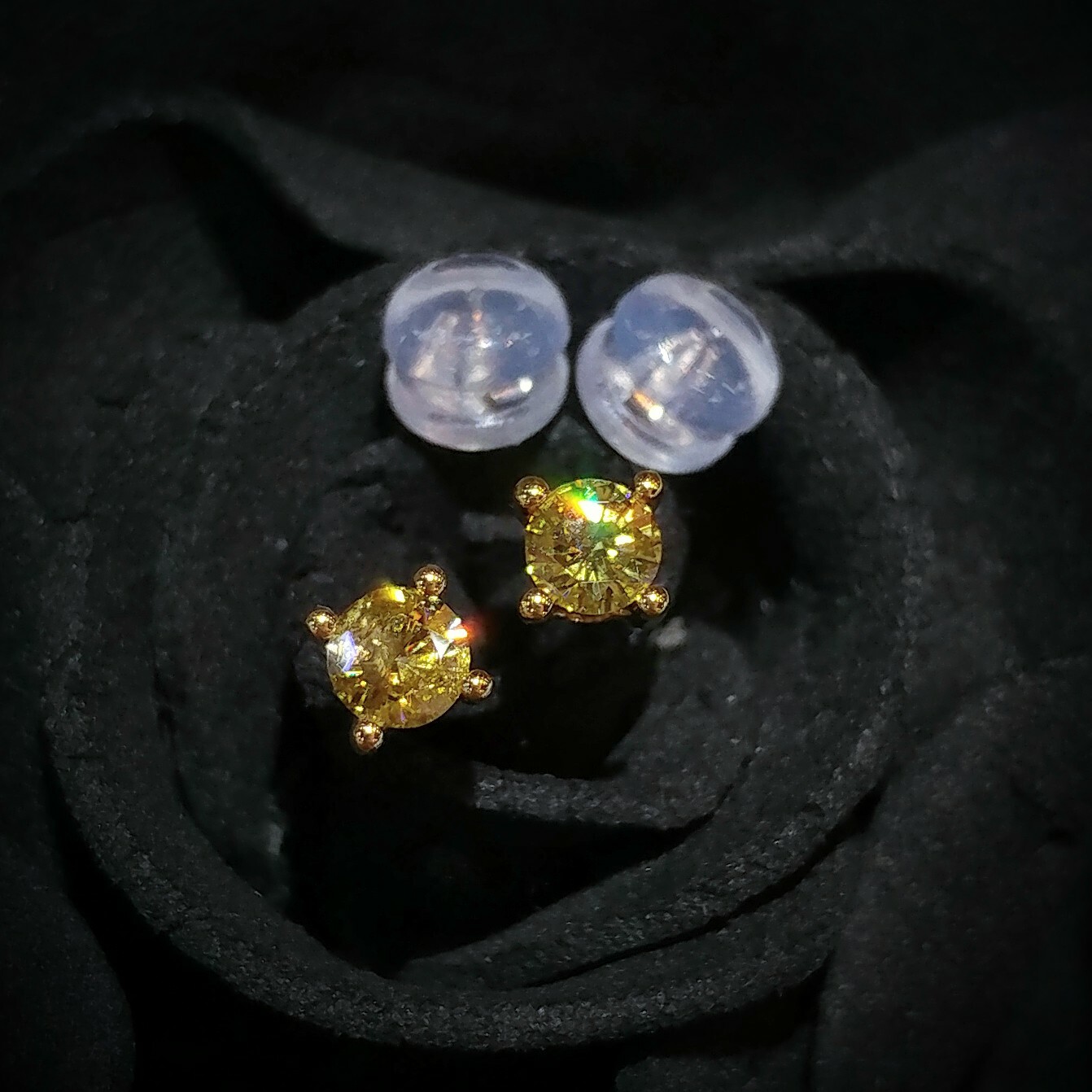 全新18K金【主石32份彩黃鑽】4爪耳環