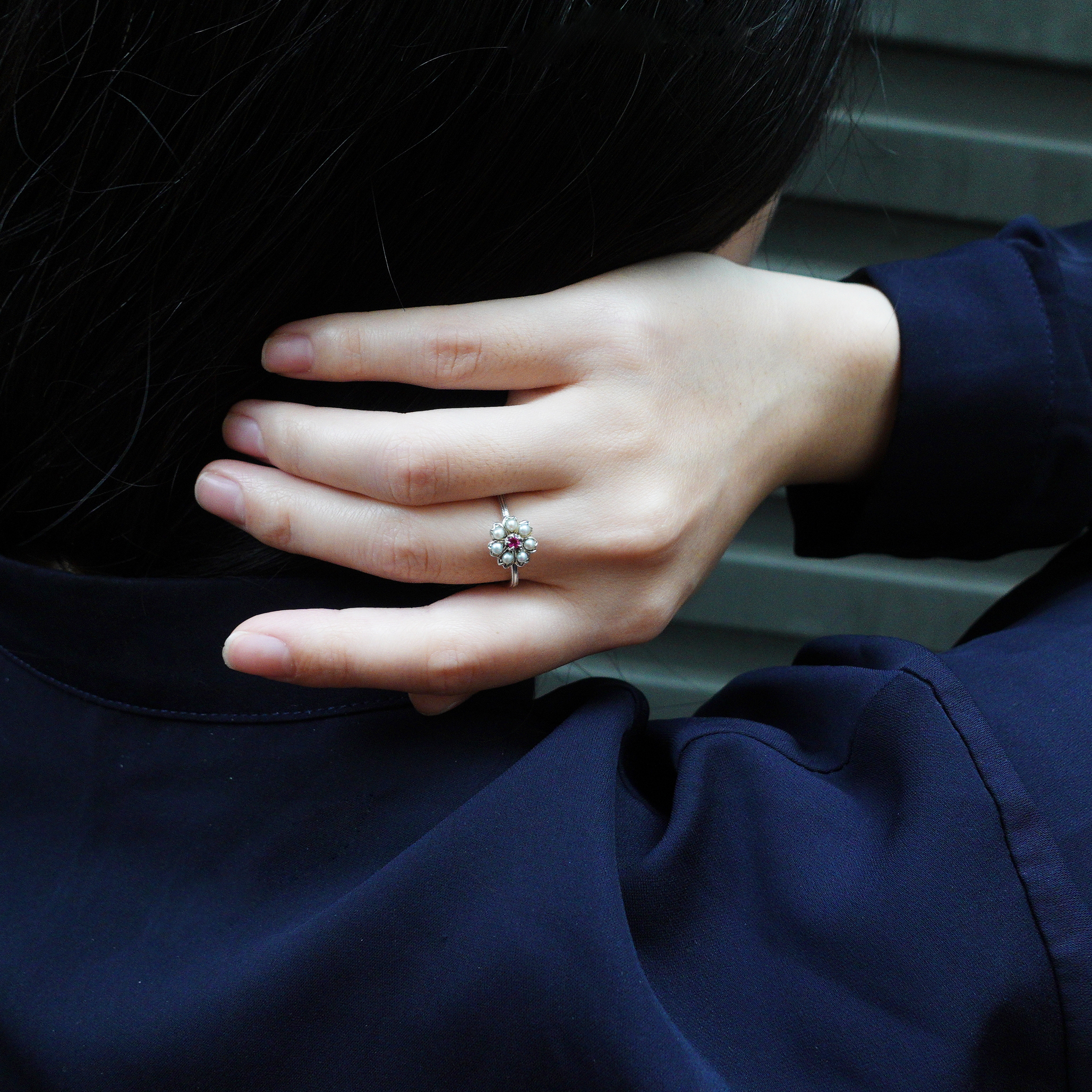 綻放花朵紅寶戒指