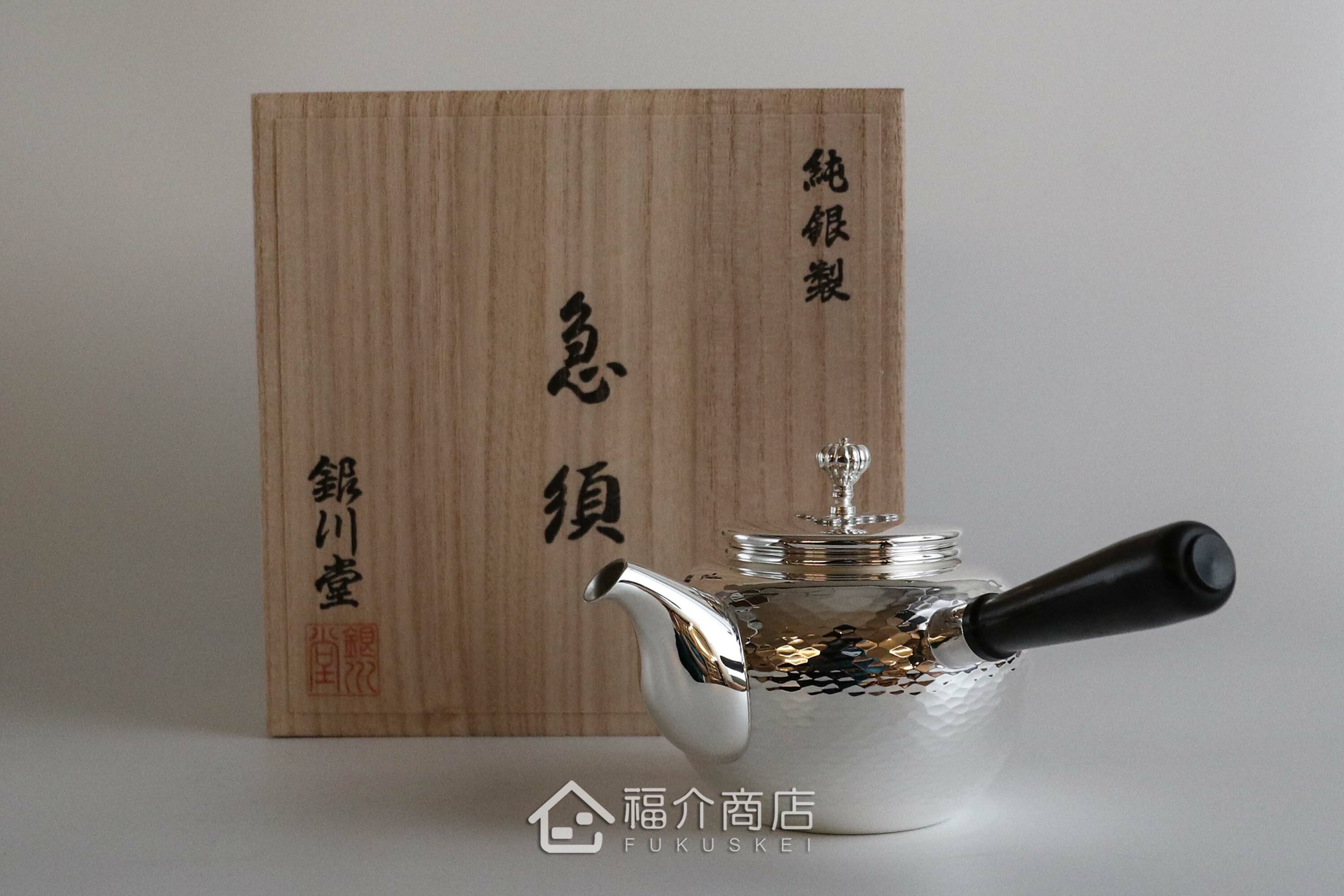 泡茶用的日本純銀茶壺與木箱