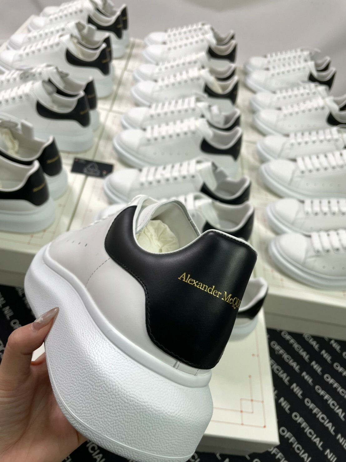 Alexander McQueen 經典款 黑尾厚底小白鞋 男女碼 皮革尾 麂皮尾