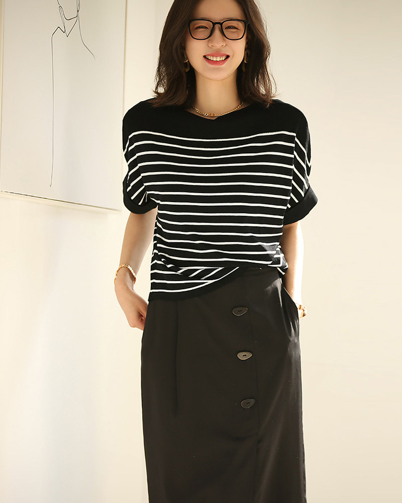 DEER.W 一字領落肩條紋針織上衣 黑色