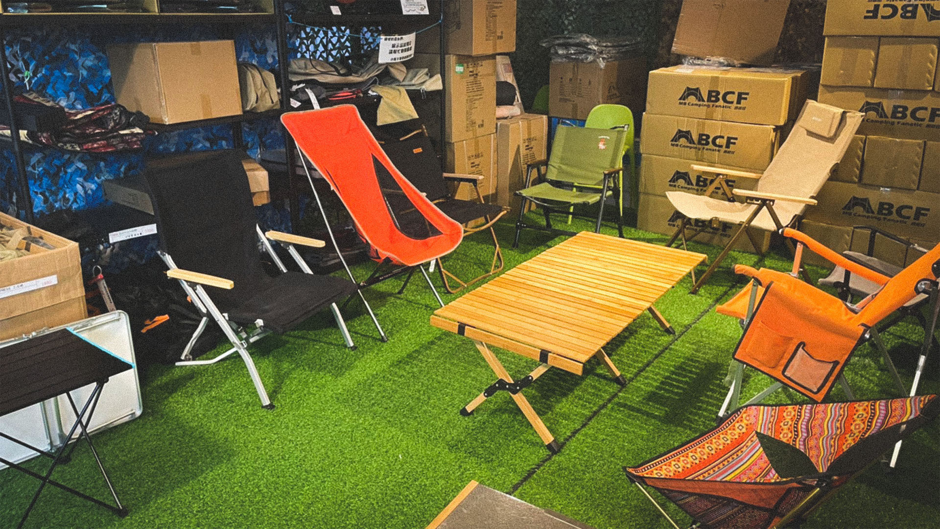 露營中毒本鋪擁有戶外露營用品實體倉庫，實體展售，環境乾淨整潔，台北市區少數帳篷展售店家，露營用品、露營裝備、露營推薦的露營優質店家，歡迎參觀選購。