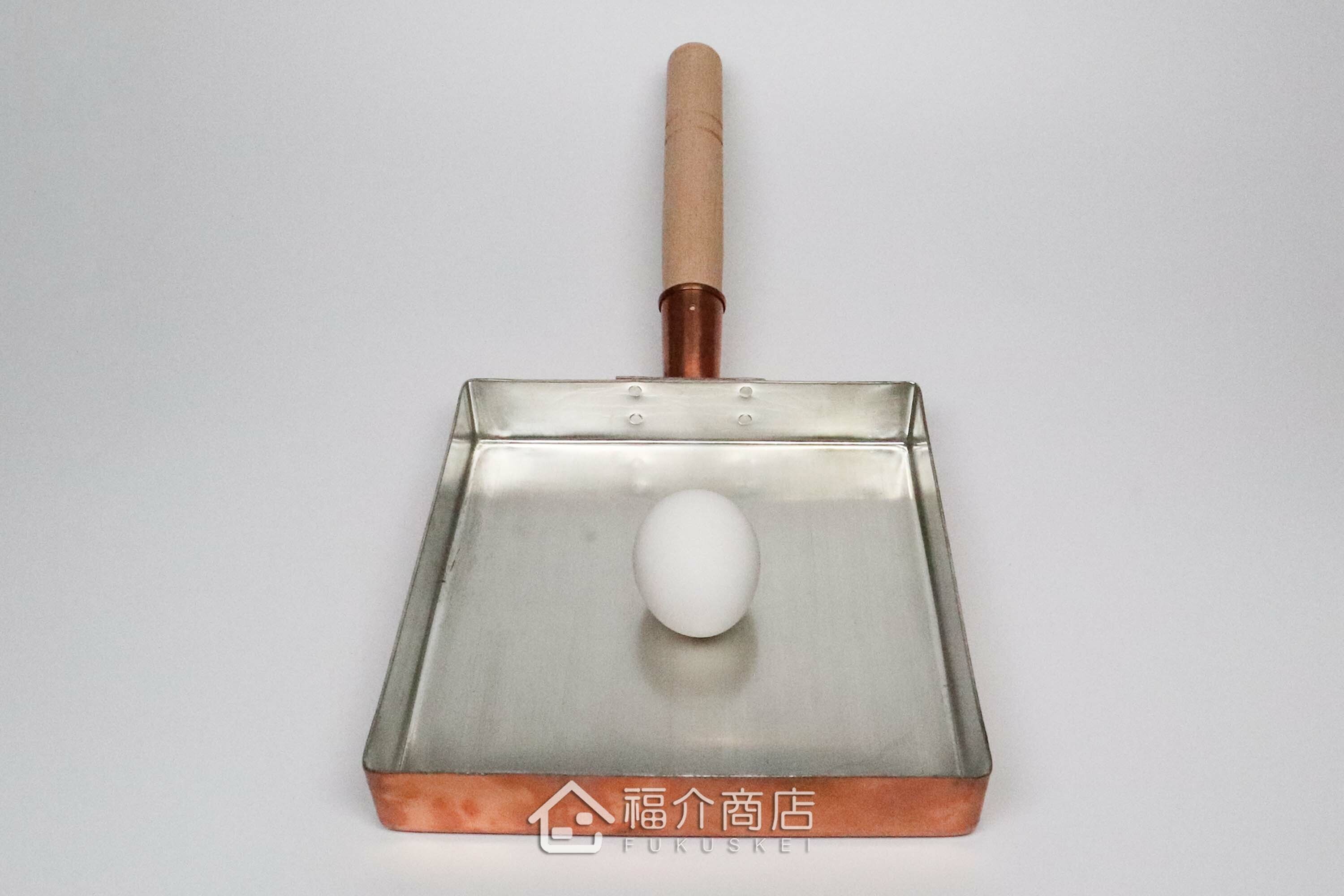 煎蛋用的銅製玉子燒與雞蛋