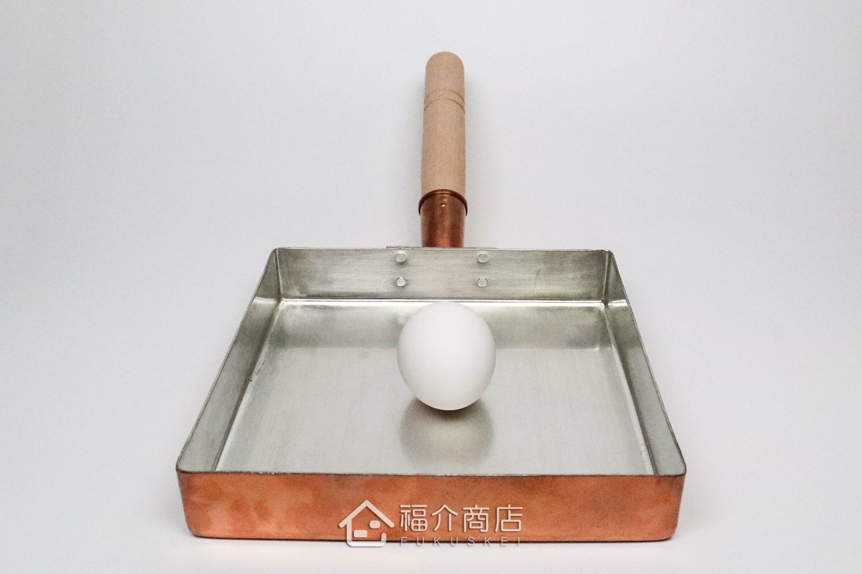 煎蛋用的銅製玉子燒與雞蛋