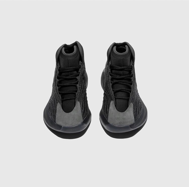 yeezy qntm onyx