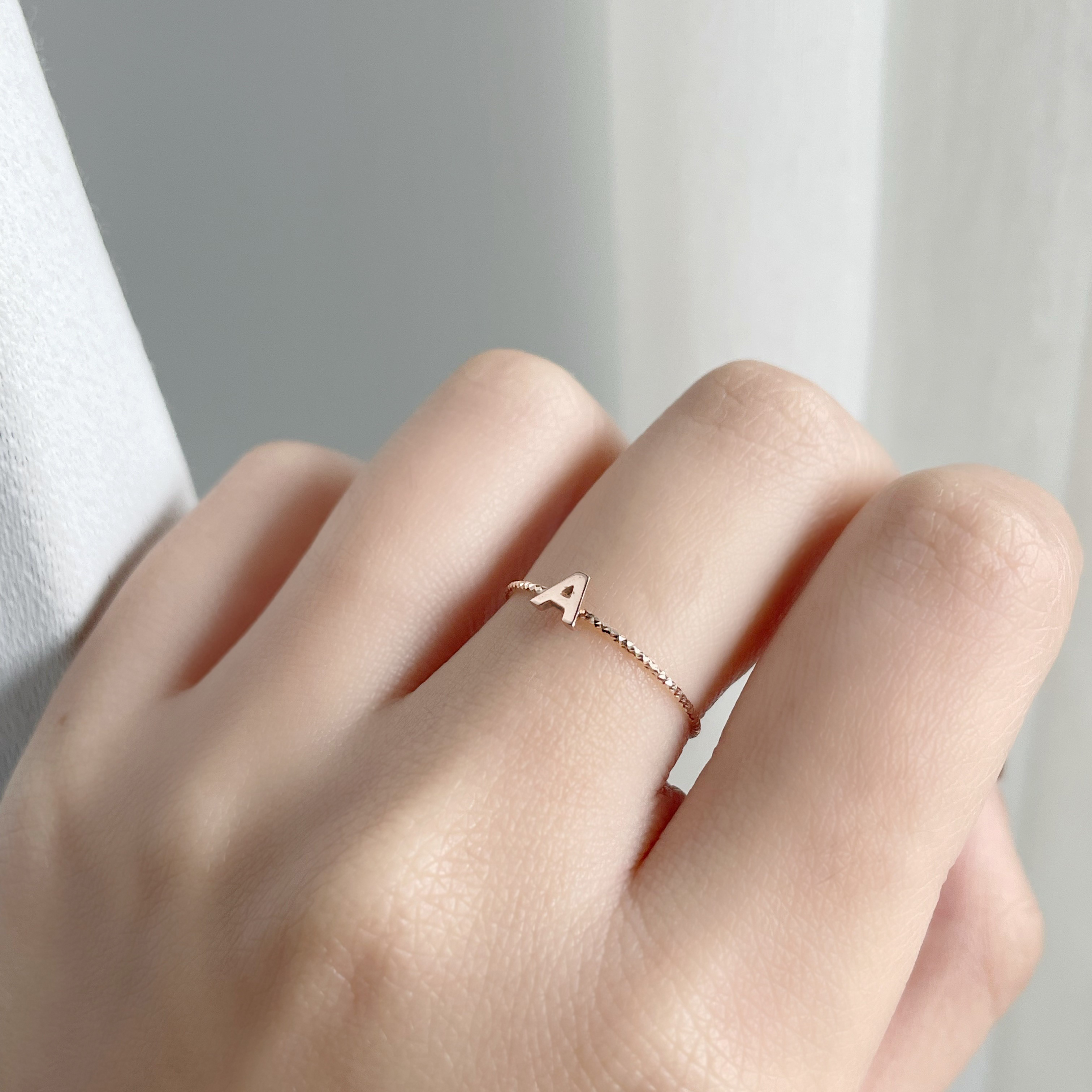 14K玫瑰金 亮亮字母戒指