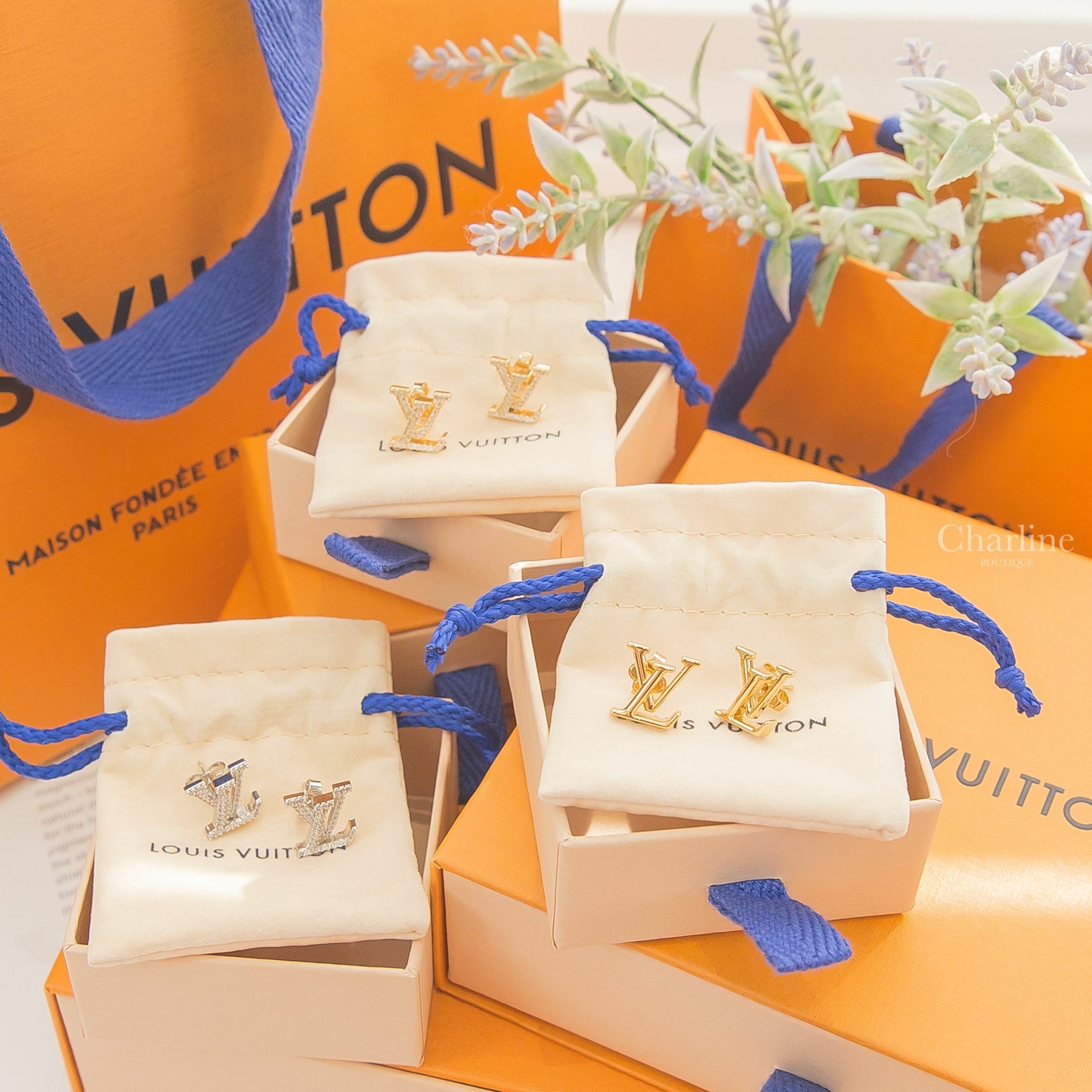 Louis Vuitton Earrings 金色字母耳環,Louis Vuitton Earrings 銀色水鑽字母耳環,Louis Vuitton Earrings 金色水鑽字母耳環-Charline Boutique 精品代購