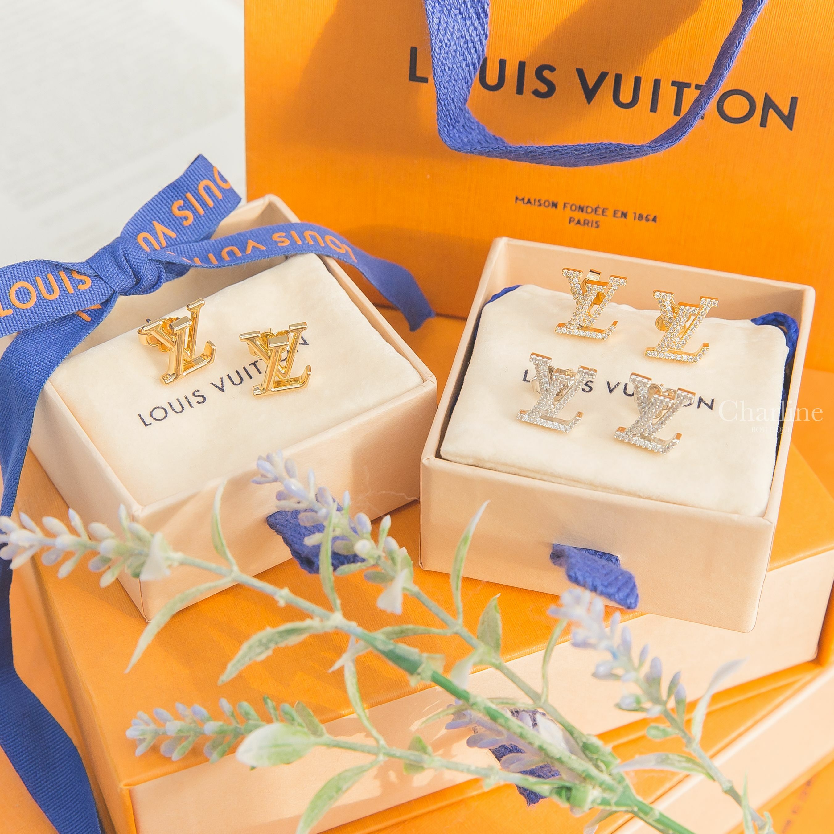 Louis Vuitton Earrings 金色字母耳環,Louis Vuitton Earrings 銀色水鑽字母耳環,Louis Vuitton Earrings 金色水鑽字母耳環-Charline Boutique 精品代購