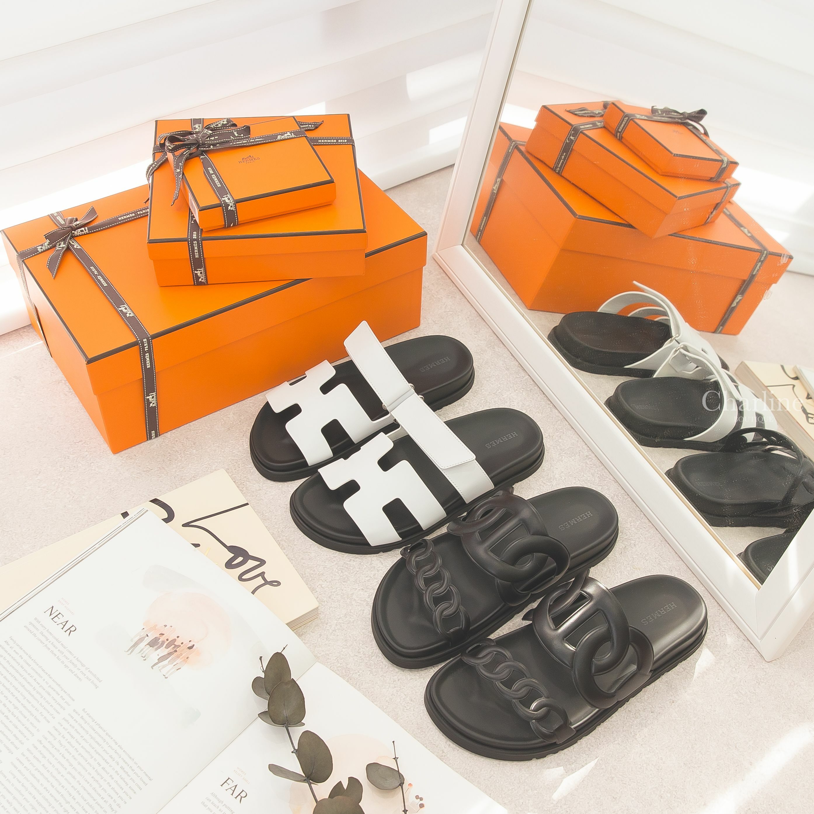 Hermès Chypre Sandal 白色小牛皮黑底魔鬼氈橡膠平底拖鞋,Hermès Extra Sandal 黑色θ牛皮平底拖鞋-Charline Boutique 精品代購
