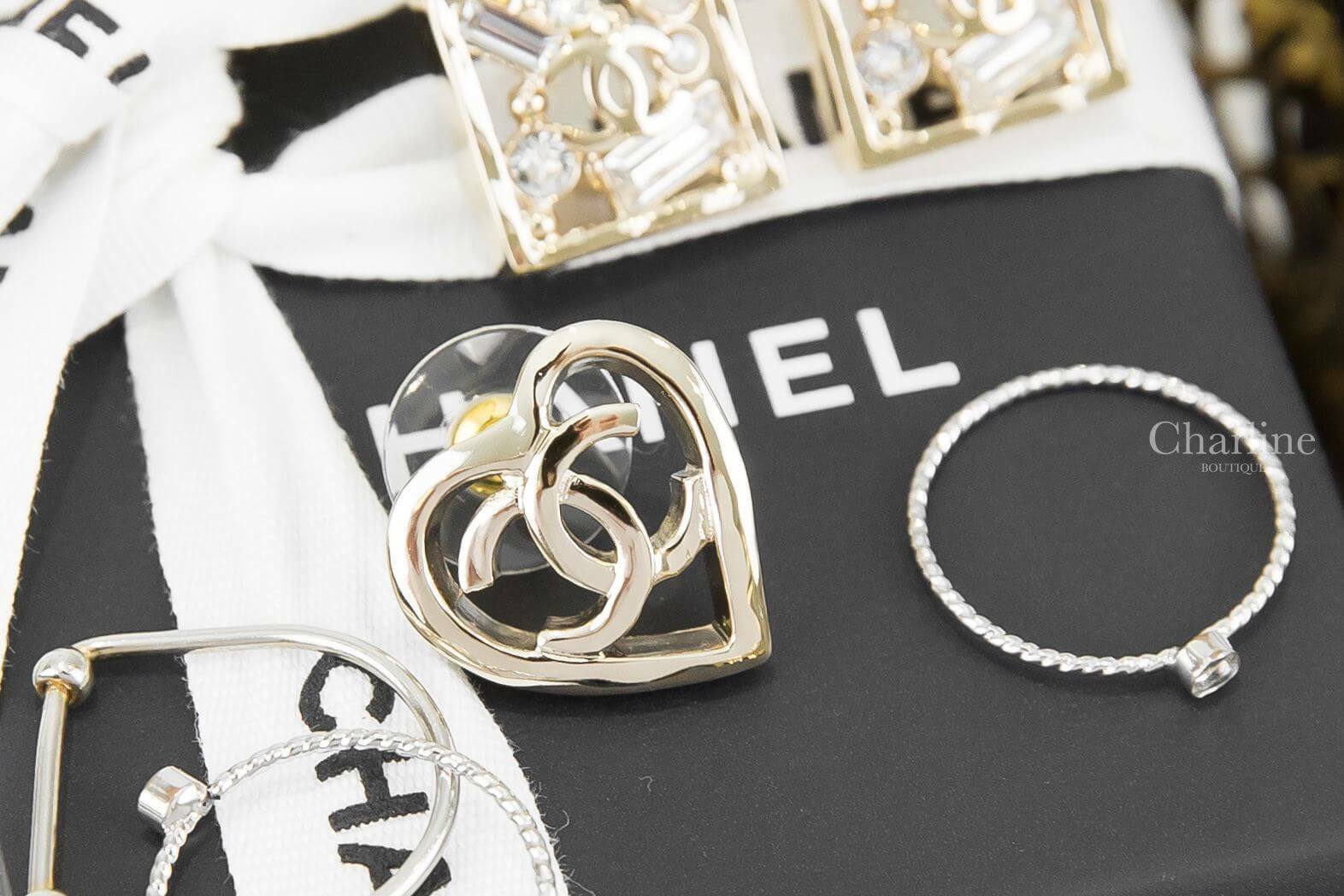Chanel Earrings 金色簍空CC愛心耳環