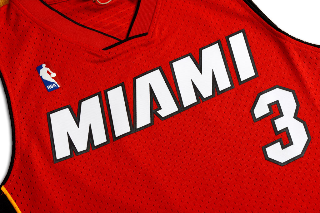 Mitchell & Ness 邁阿密熱火隊 Dwyane Wade 2005-2006 復刻 Swingman 球衣