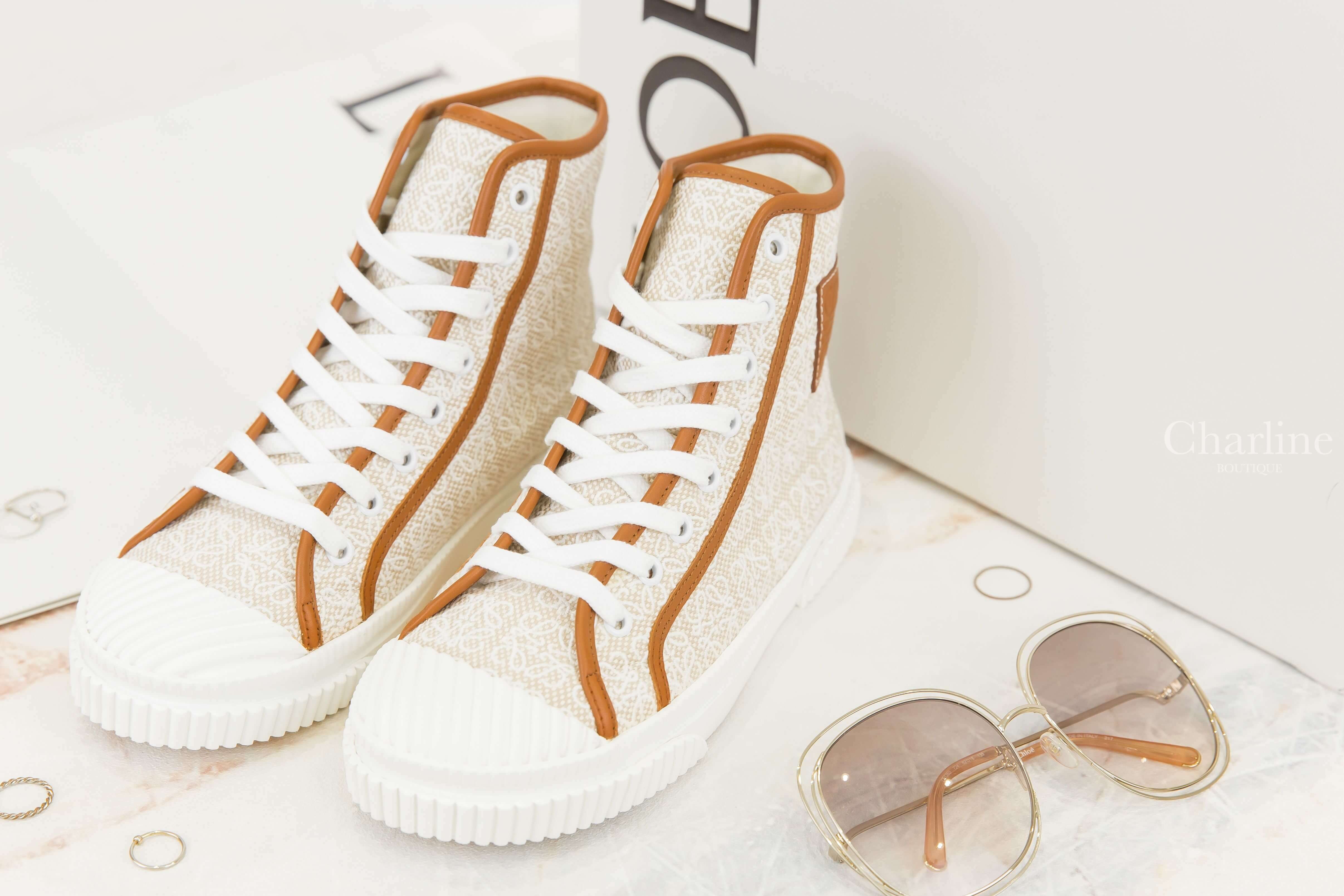Loewe Anagram High Top Sneaker In Canvas 白色刺繡帆布提花拼自然色滾邊高筒運動鞋-Charline Boutique 精品代購