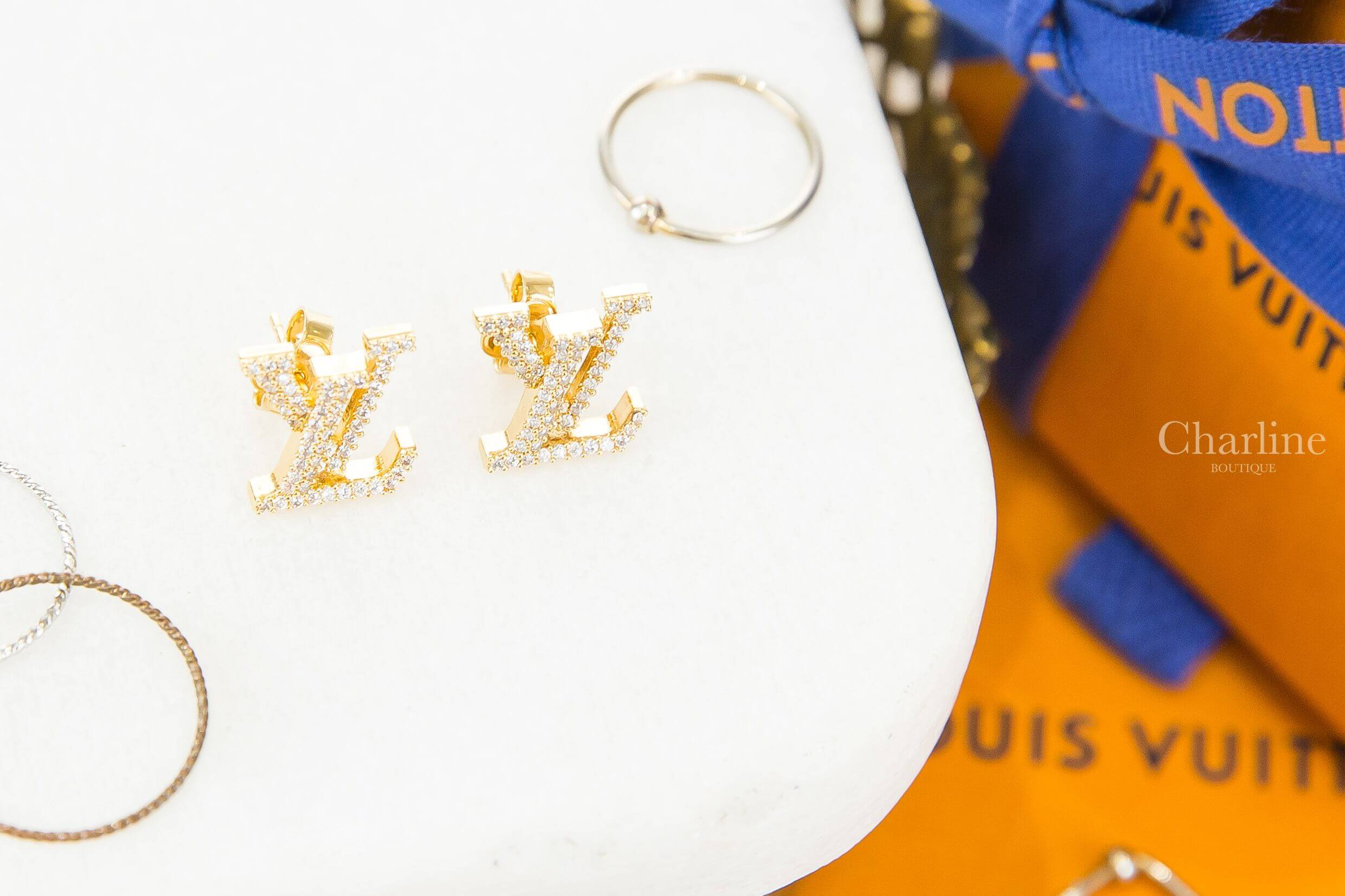 Louis Vuitton LV Iconic Earrings 金色水鑽字母耳環