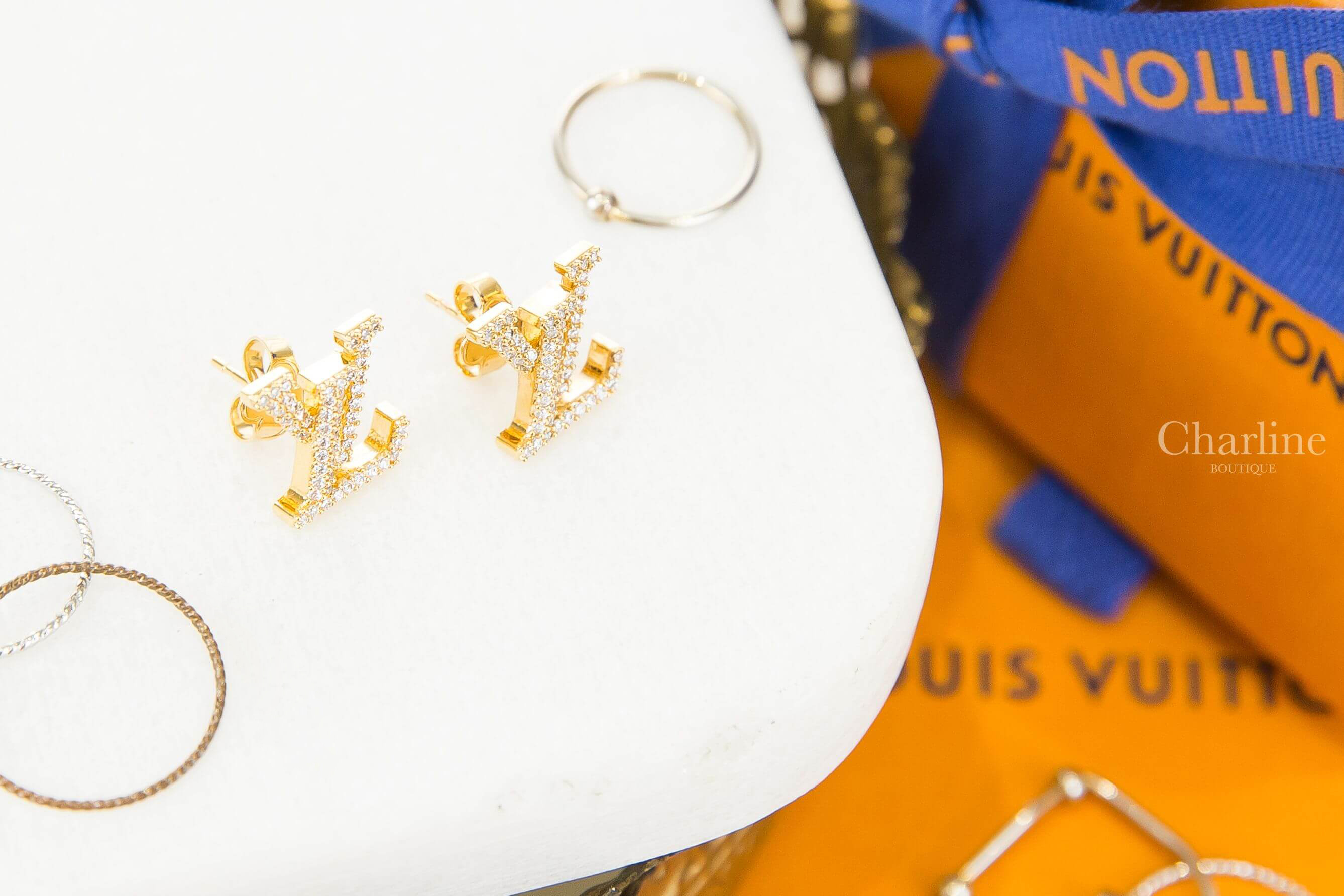 Louis Vuitton LV Iconic Earrings 金色水鑽字母耳環-Charline Boutique 精品代購