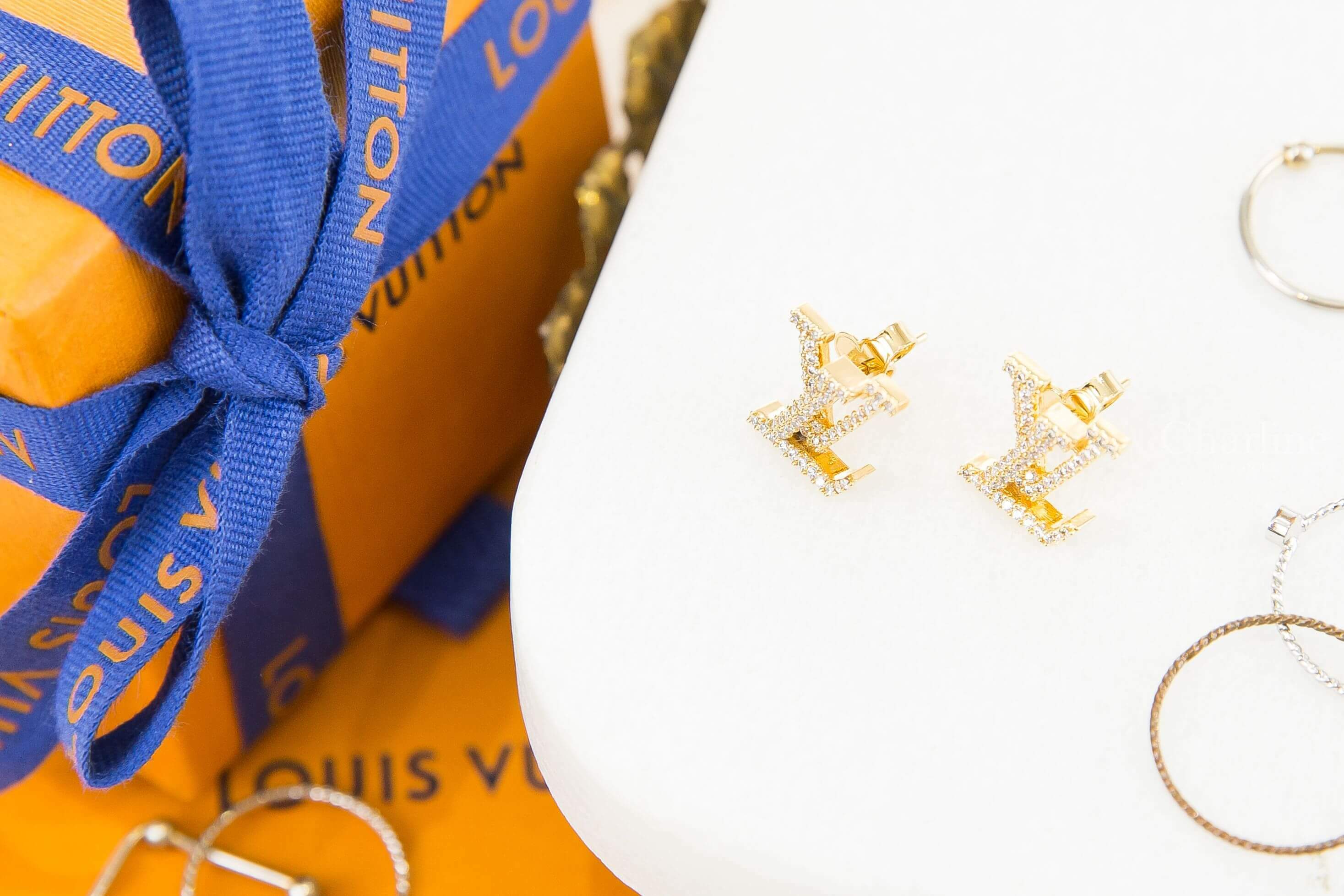 Louis Vuitton LV Iconic Earrings 金色水鑽字母耳環-Charline Boutique 精品代購