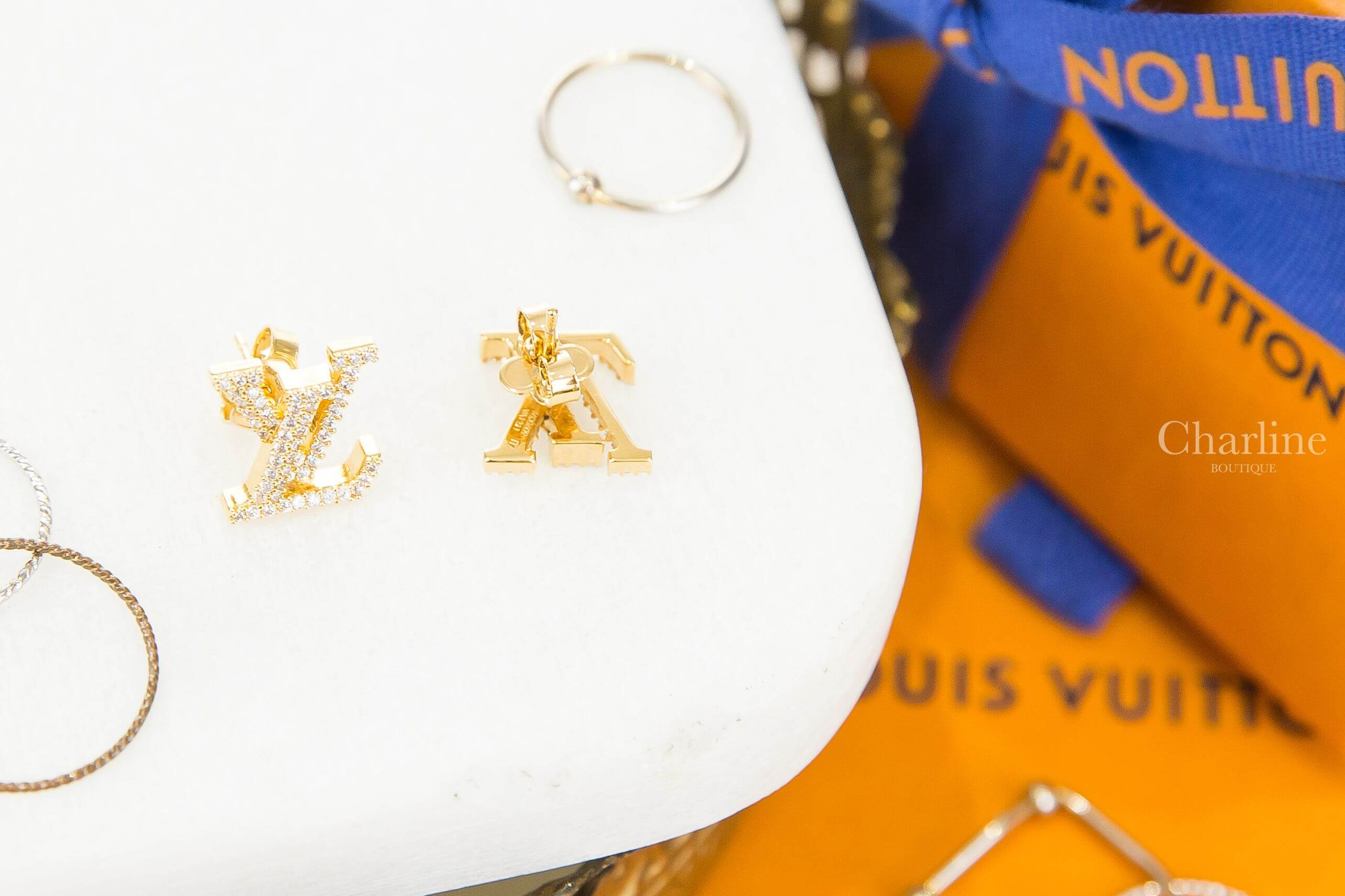 Louis Vuitton LV Iconic Earrings 金色水鑽字母耳環-Charline Boutique 精品代購