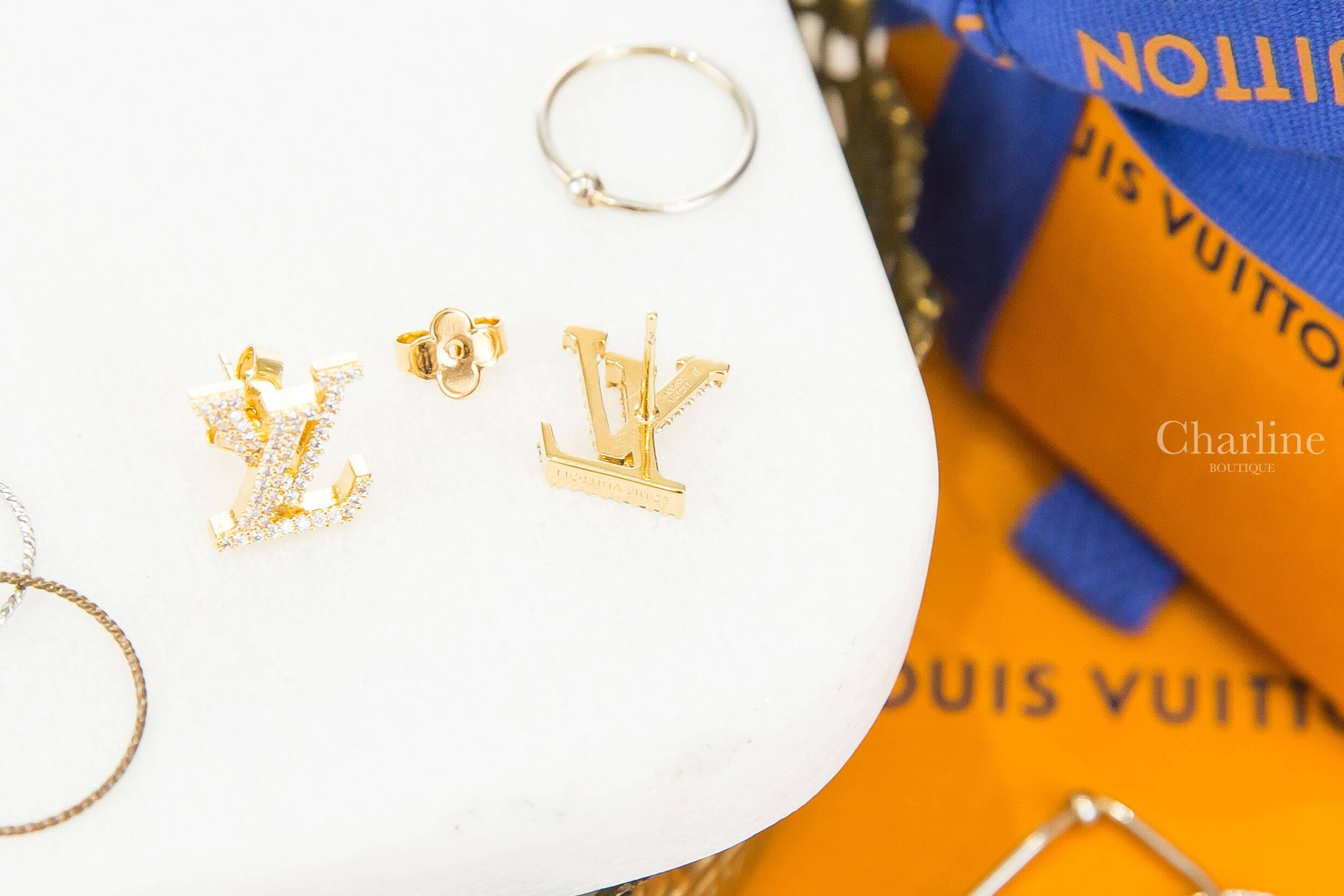 Louis Vuitton LV Iconic Earrings 金色水鑽字母耳環-Charline Boutique 精品代購