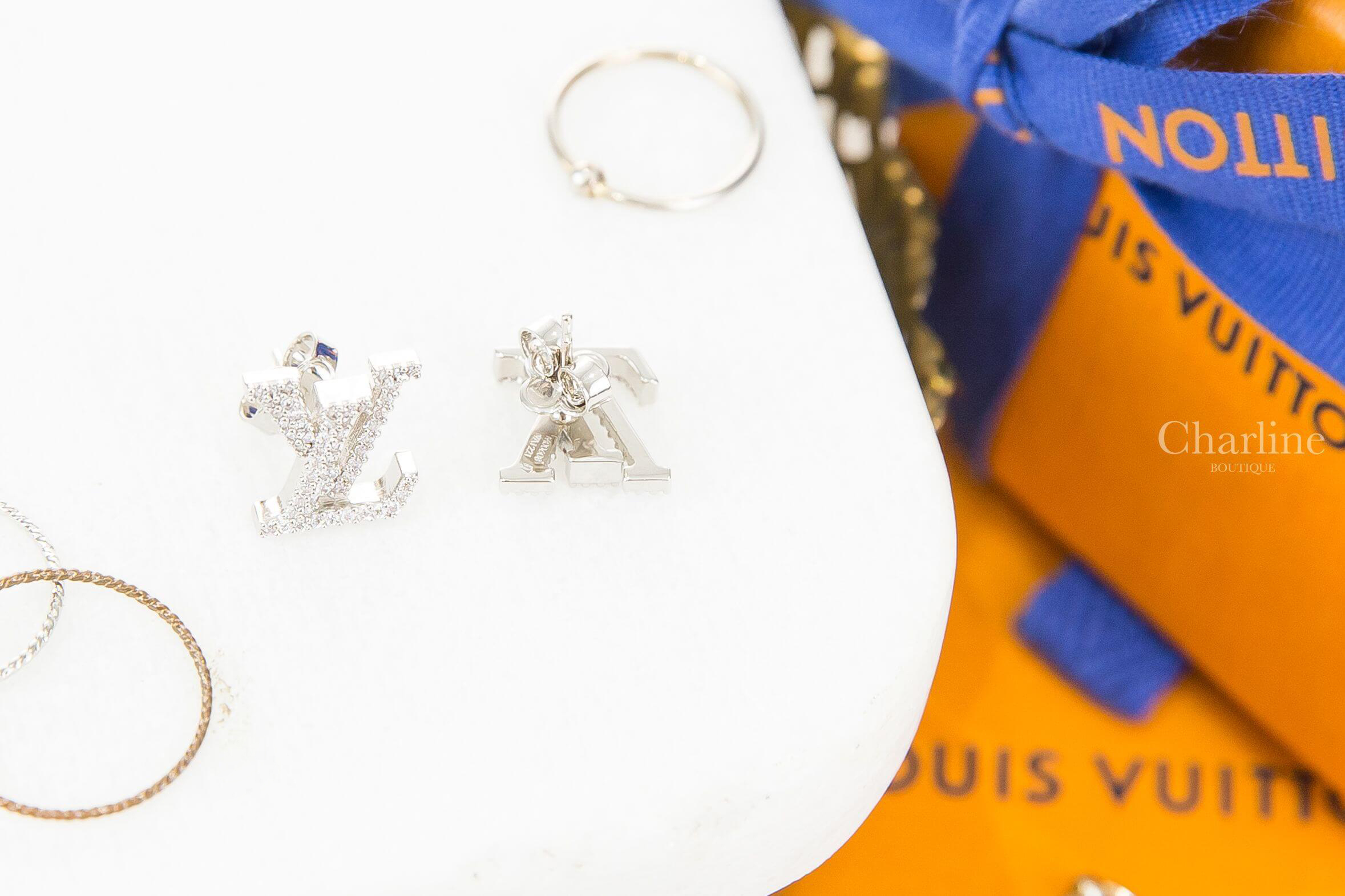 Louis Vuitton LV Iconic Earrings 銀色水鑽字母耳環-Charline Boutique 精品代購