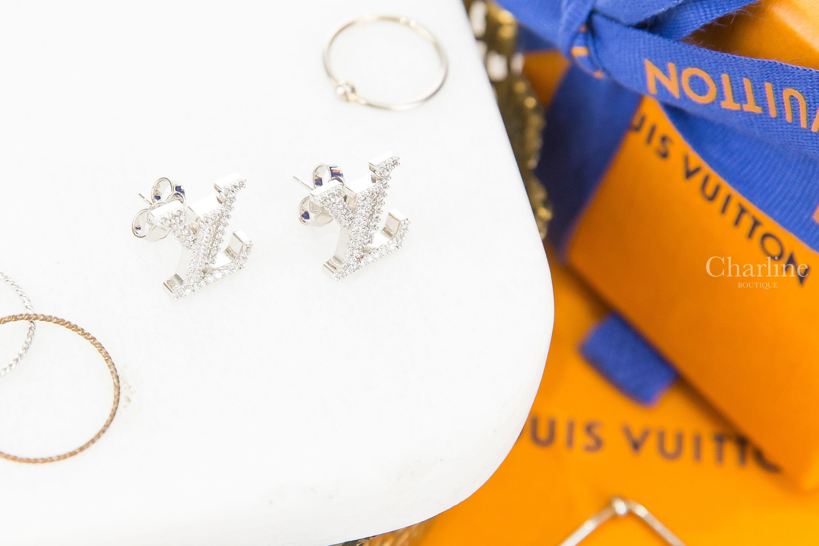 Louis Vuitton LV Iconic Earrings 銀色水鑽字母耳環-Charline Boutique 精品代購