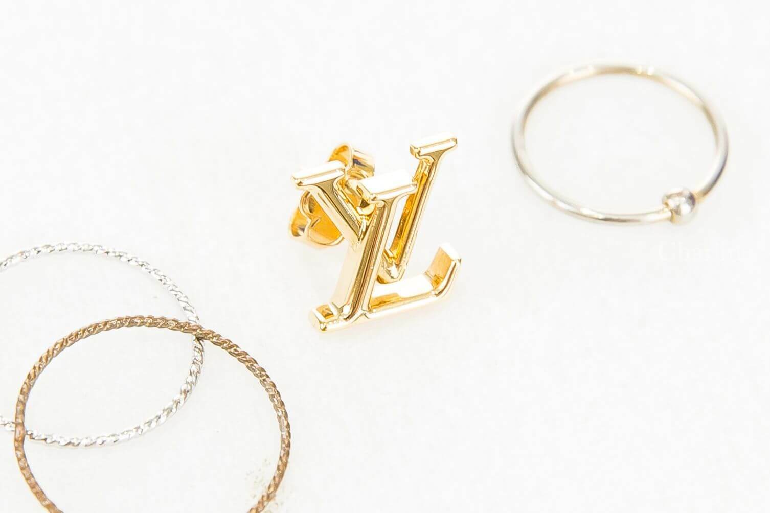 Louis Vuitton LV Iconic Earrings 金色字母耳環