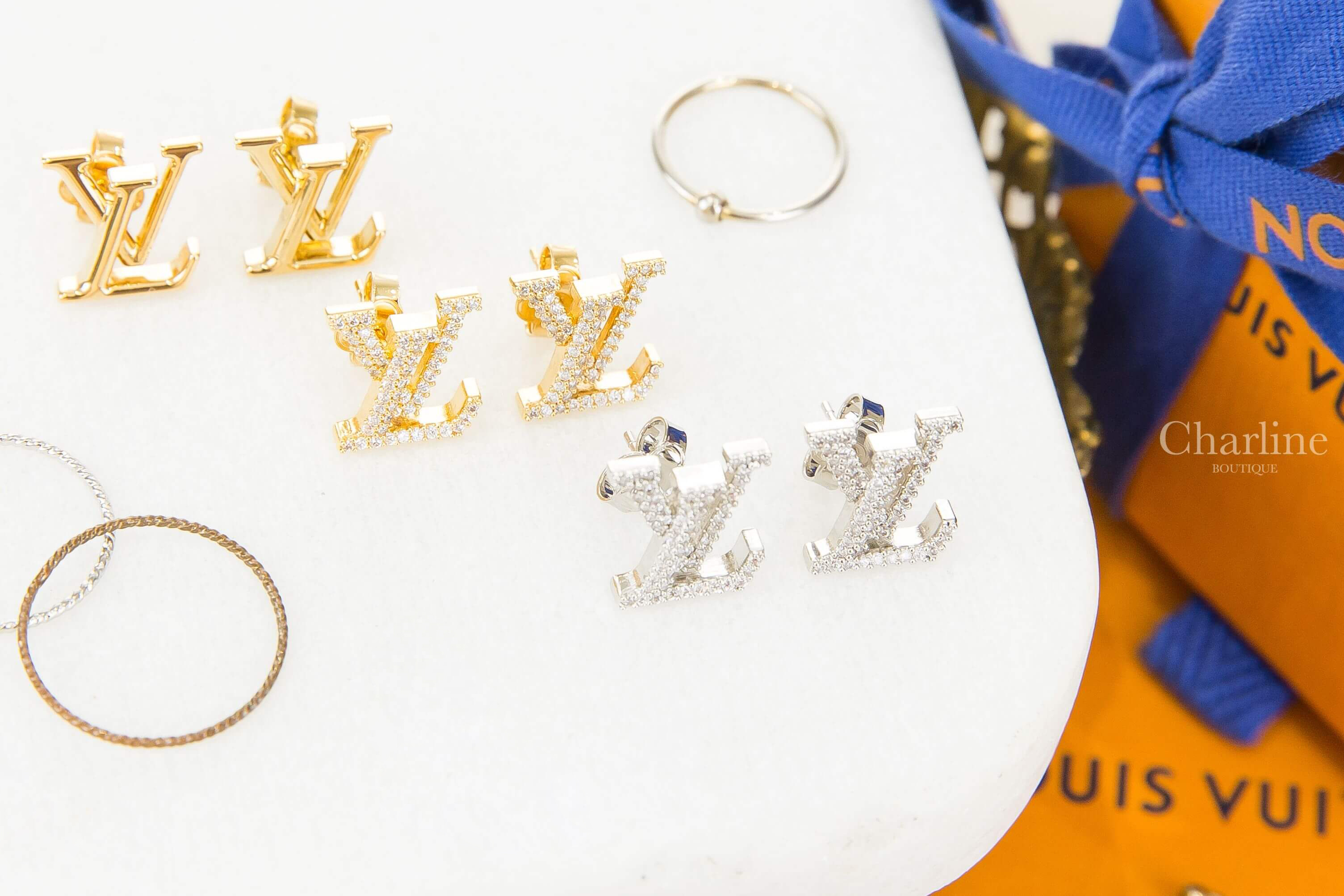 Louis Vuitton Earrings 金色字母耳環,Louis Vuitton Earrings 銀色水鑽字母耳環,Louis Vuitton Earrings 金色水鑽字母耳環-Charline Boutique 精品代購