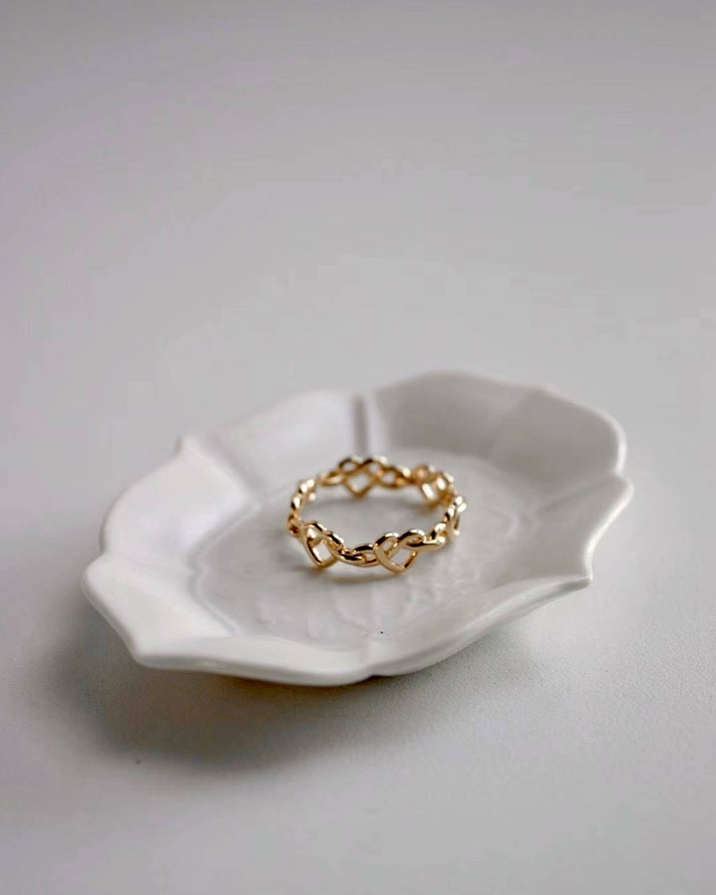 韓國蝴蝶型扭結戒指。兩色