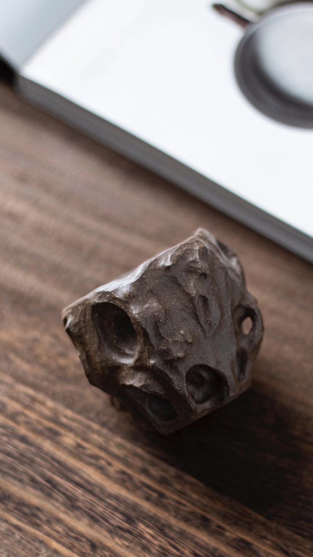 【太湖石杯】-- 平刀刻字金石味，金石風格，極具韻味。