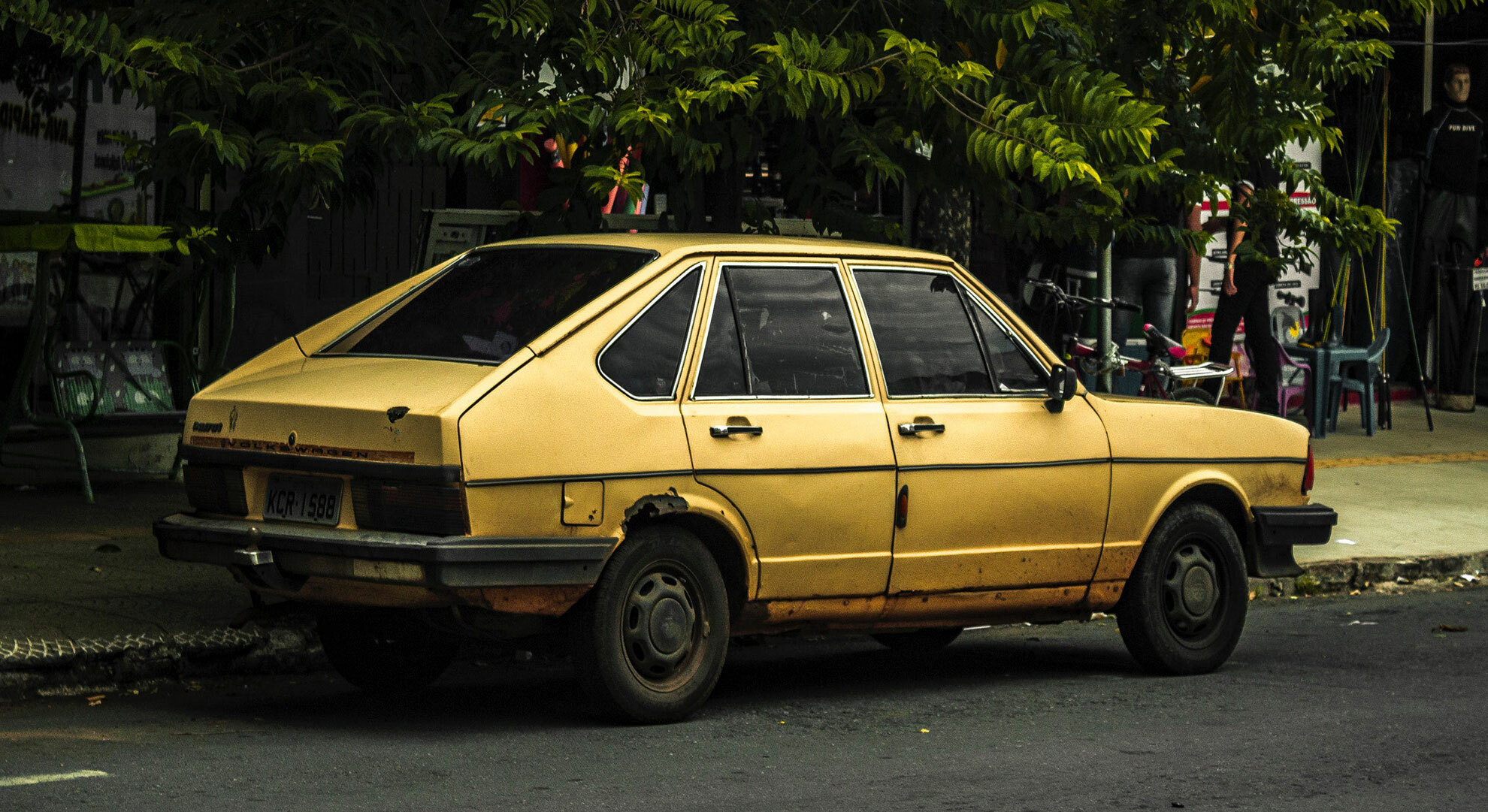 放任車在戶外風吹雨淋示意圖