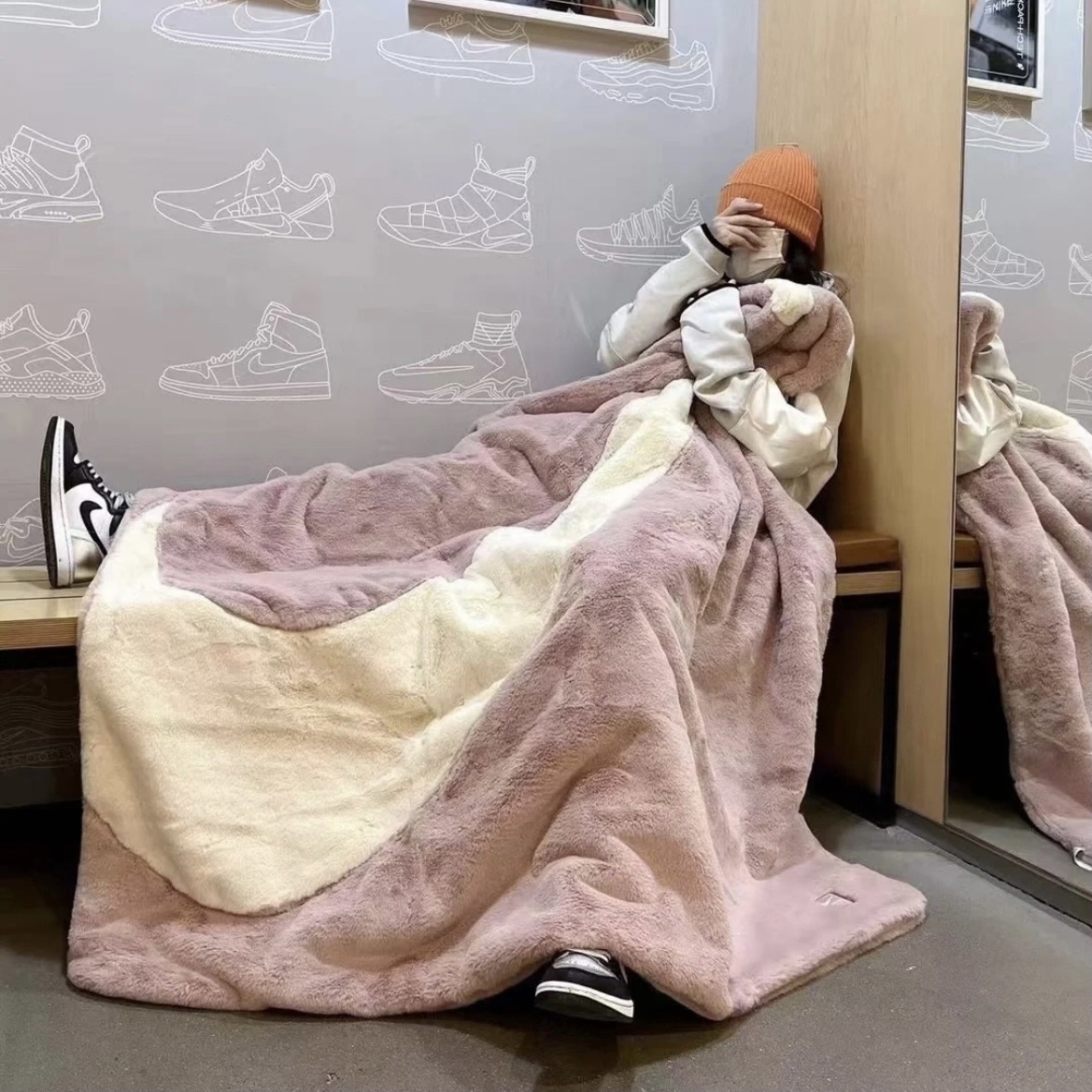 特價現貨┃Nike Swoosh Logo 粉紅色 保暖 毛毯 毯子 DO3793-601