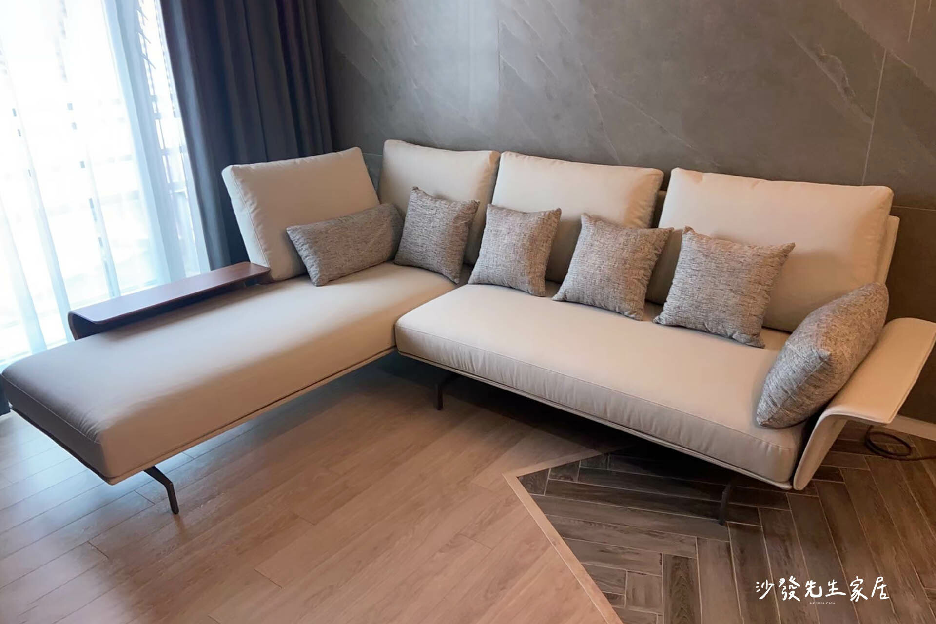 貝絲沙發擁有多個零件，依照自己的喜好自行擺設組裝吧