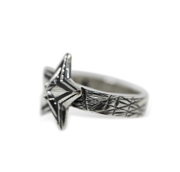 Tiny Star ink Star w/ cat scratch ring