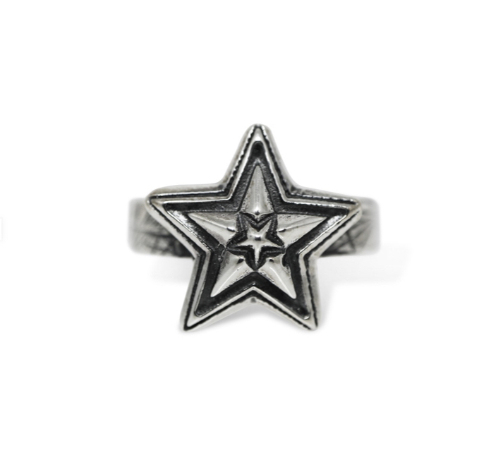 Tiny Star ink Star w/ cat scratch ring