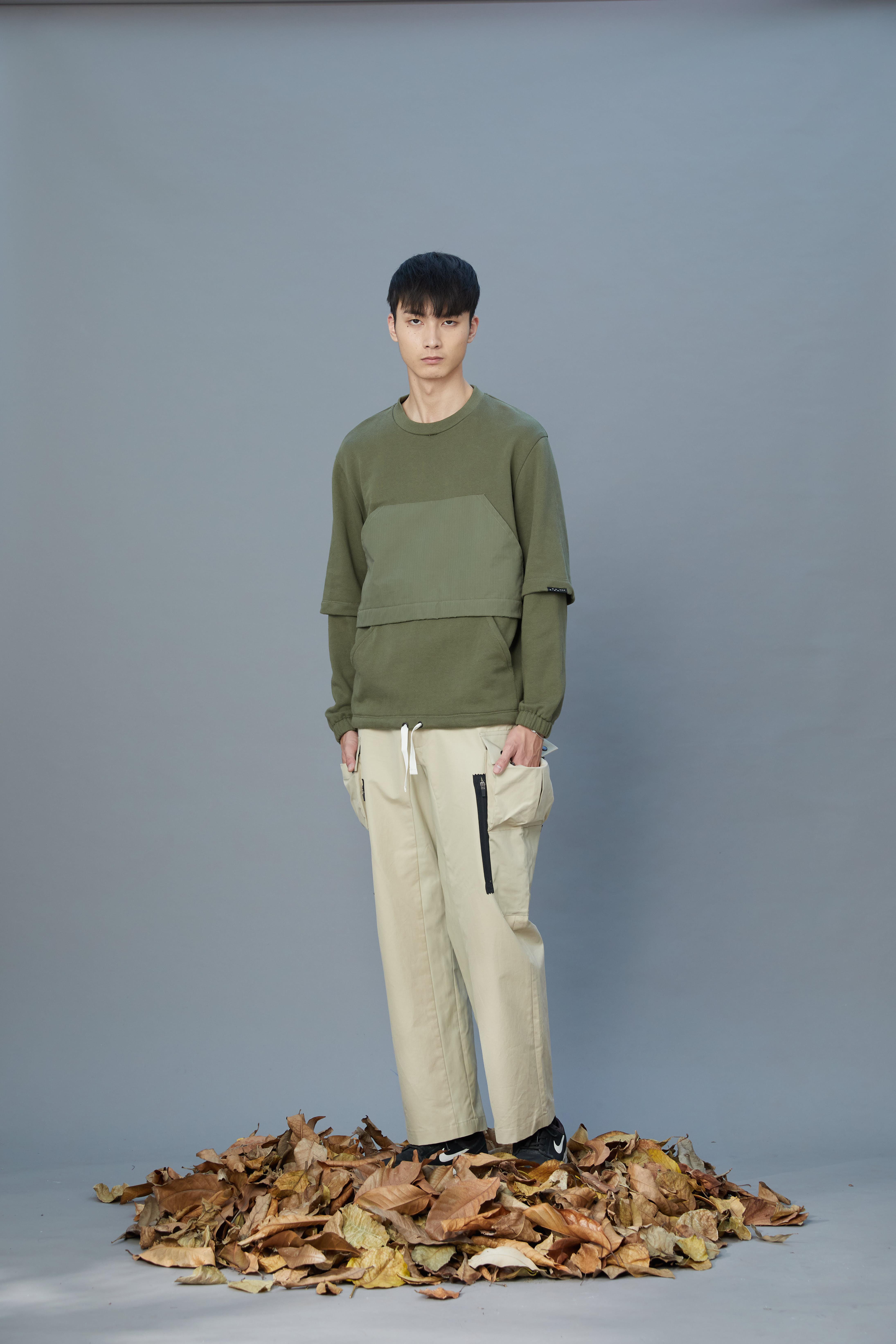 工裝彈性寬褲-石岩