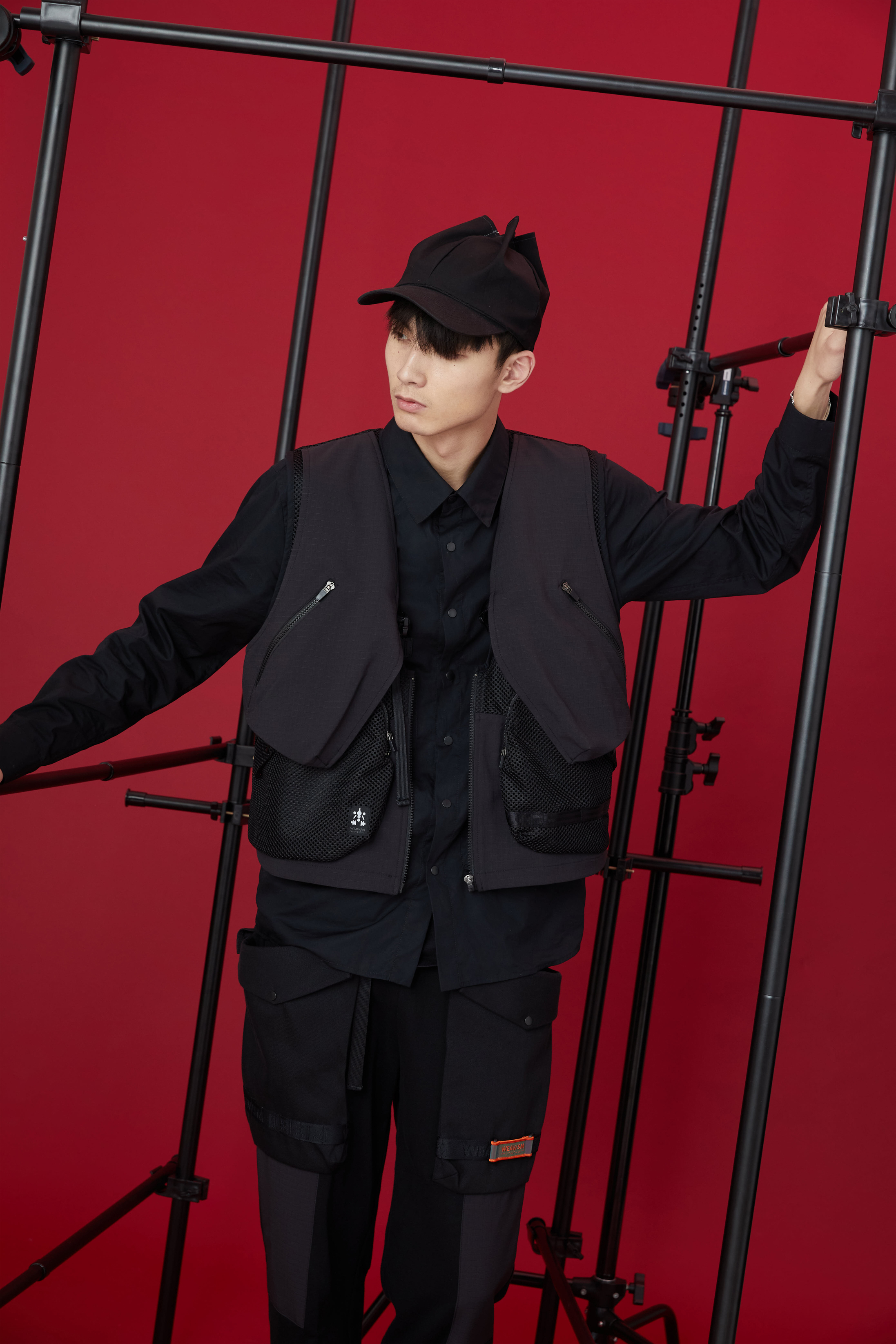 弧形口袋戰術背心 - 碳黑