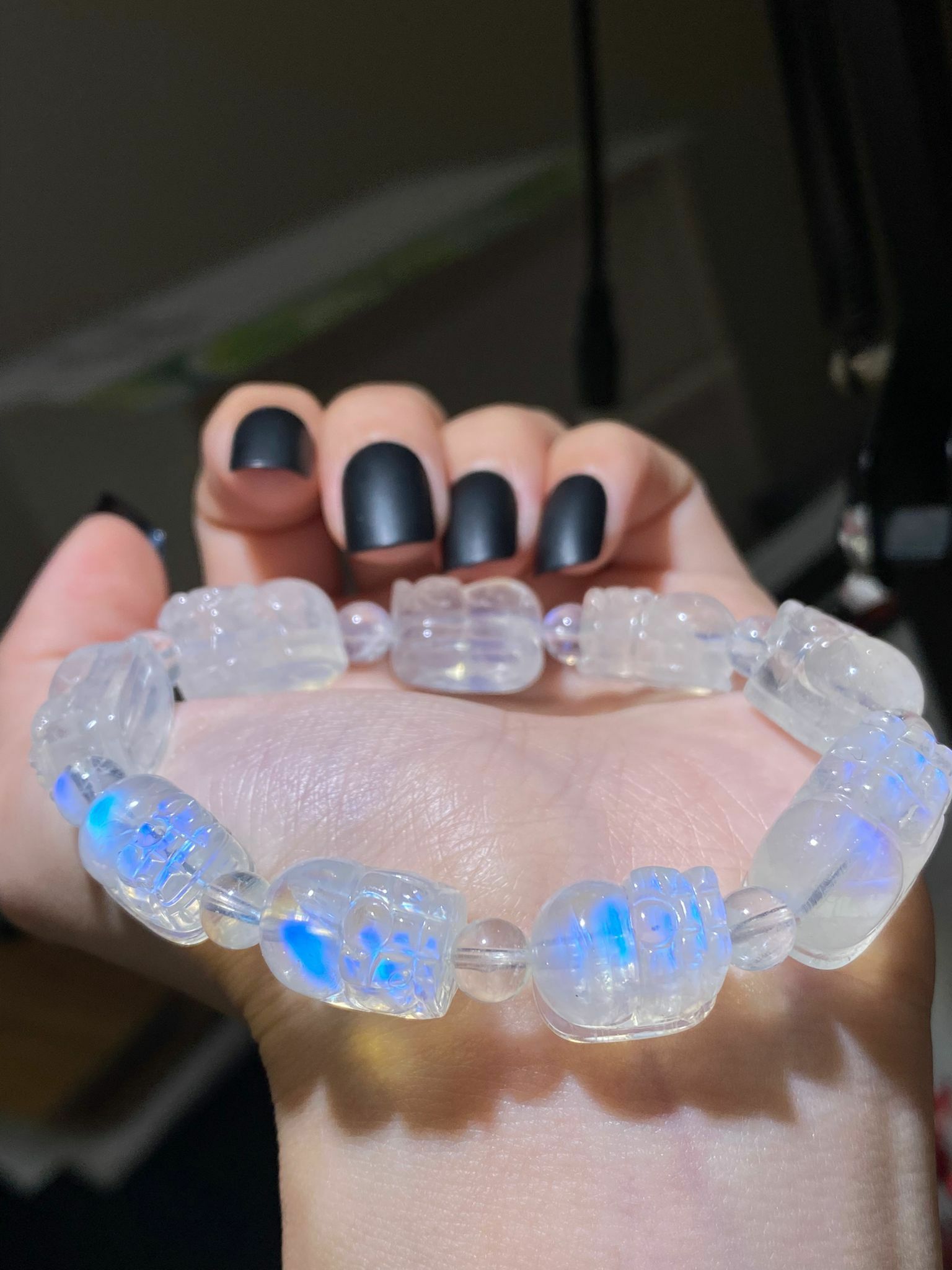 10-11mm 高質藍光玻璃體月亮石貔貅手串(印度料)