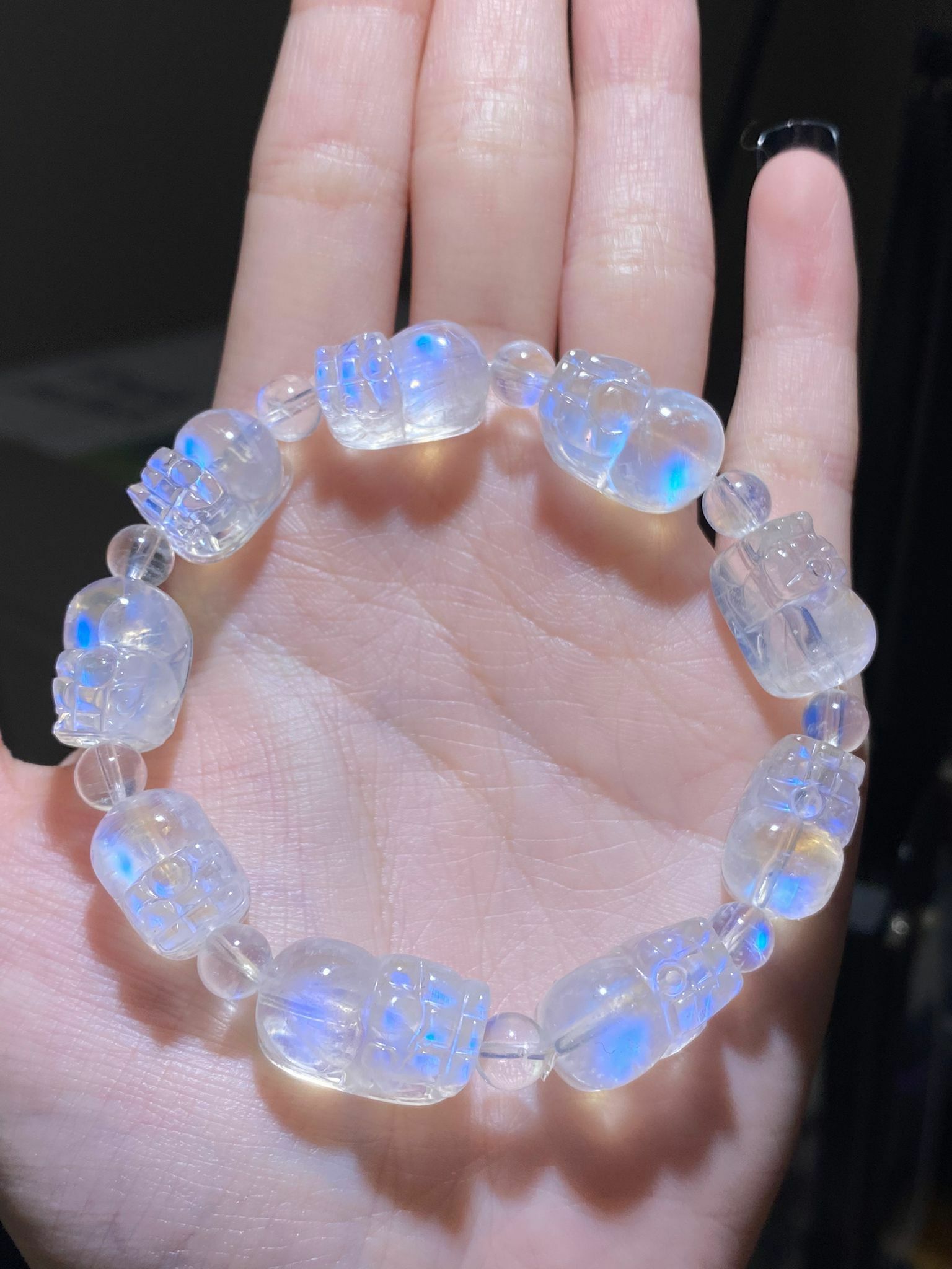 10-11mm 高質藍光玻璃體月亮石貔貅手串(印度料)