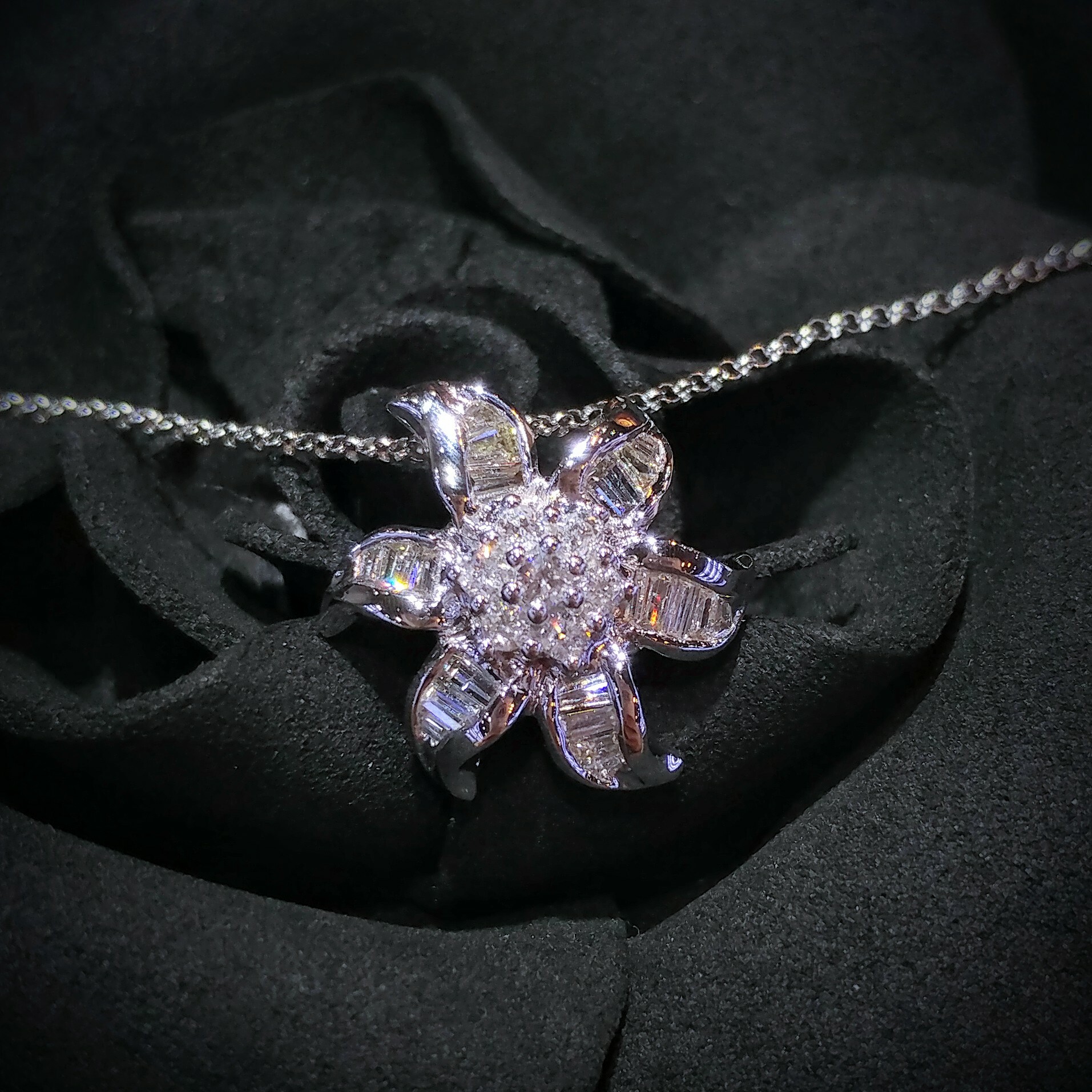 全新18K白金65份鑽石吊墜