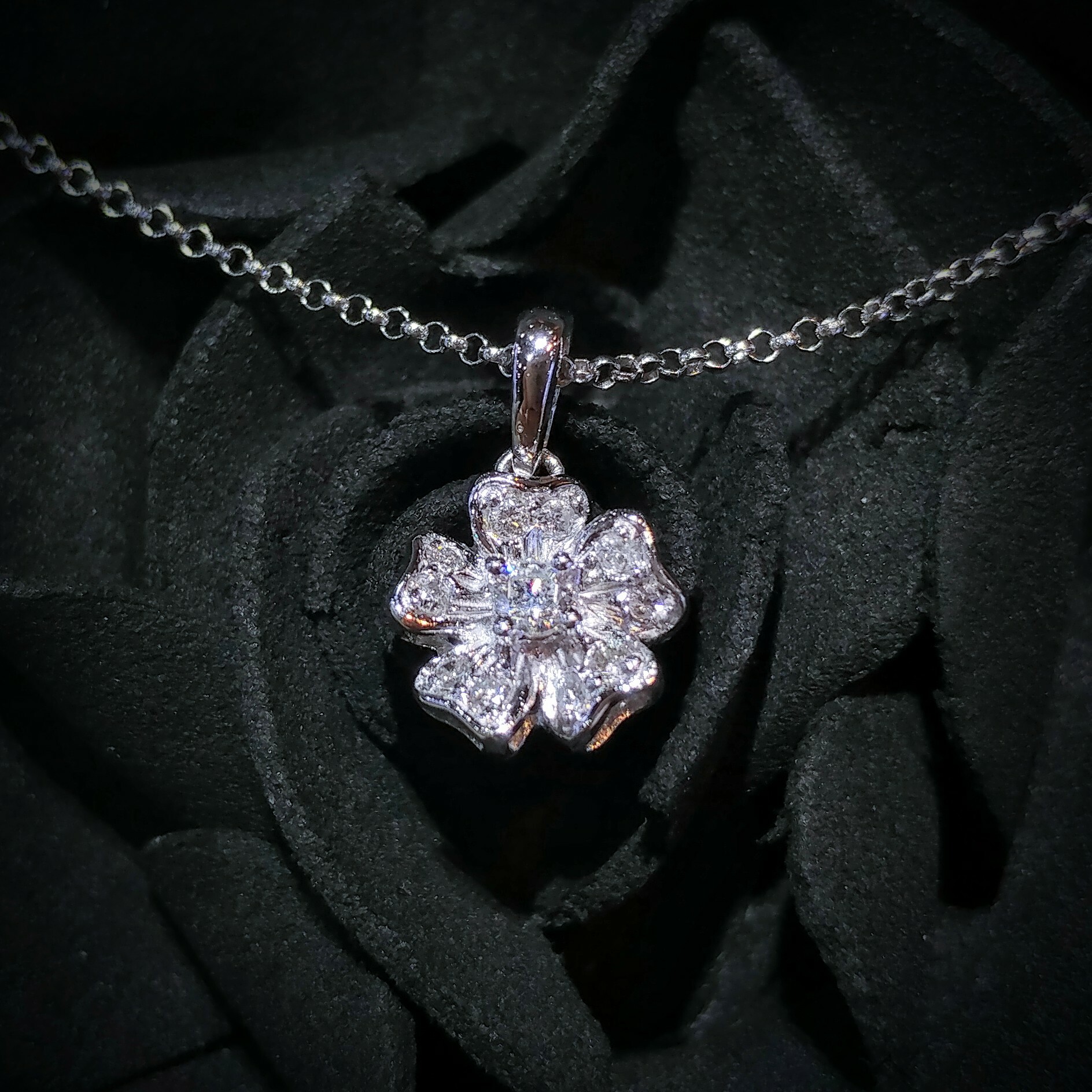 18K White Gold 0.11ct Diamond Pendant